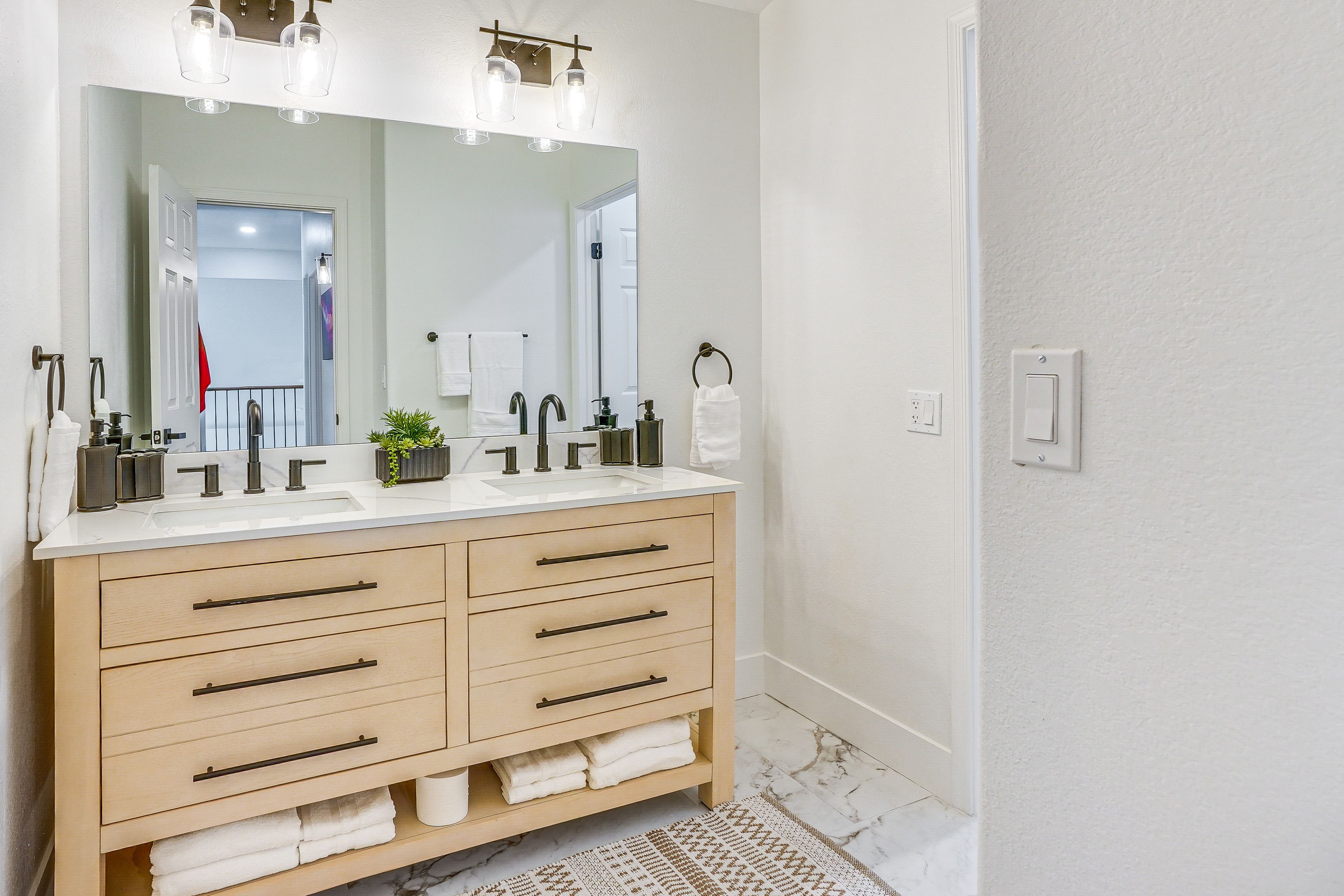 Full Bathroom | 2nd Floor