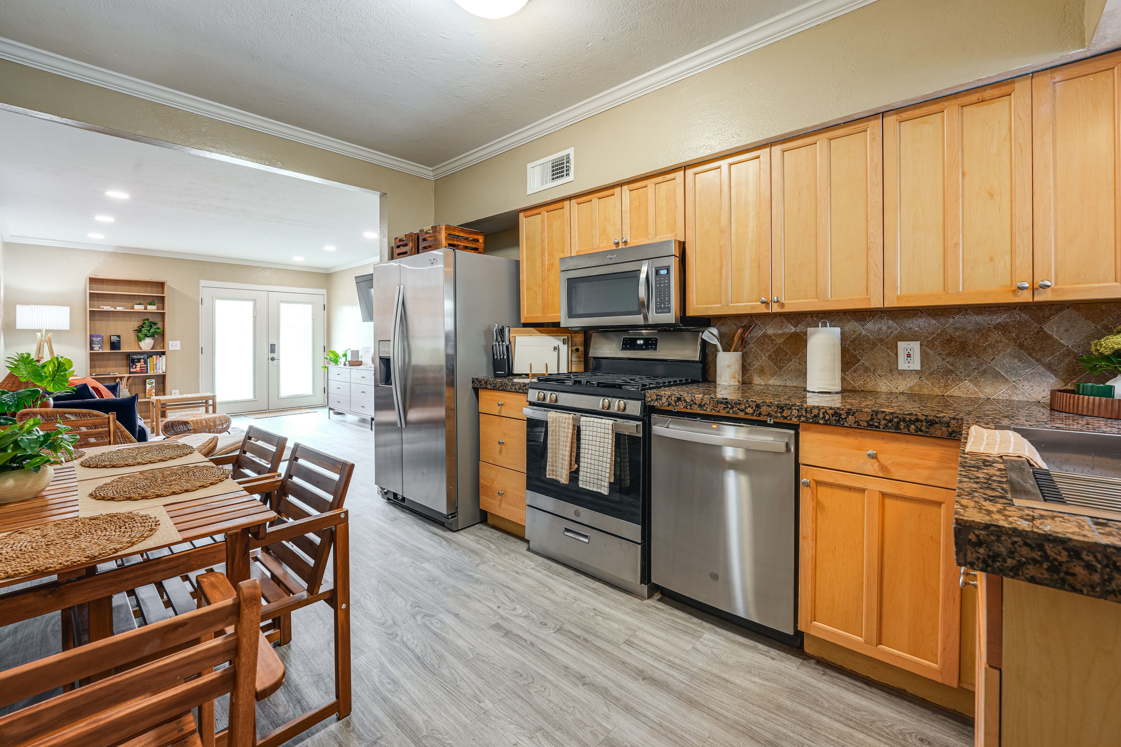 Kitchen & Dining Area