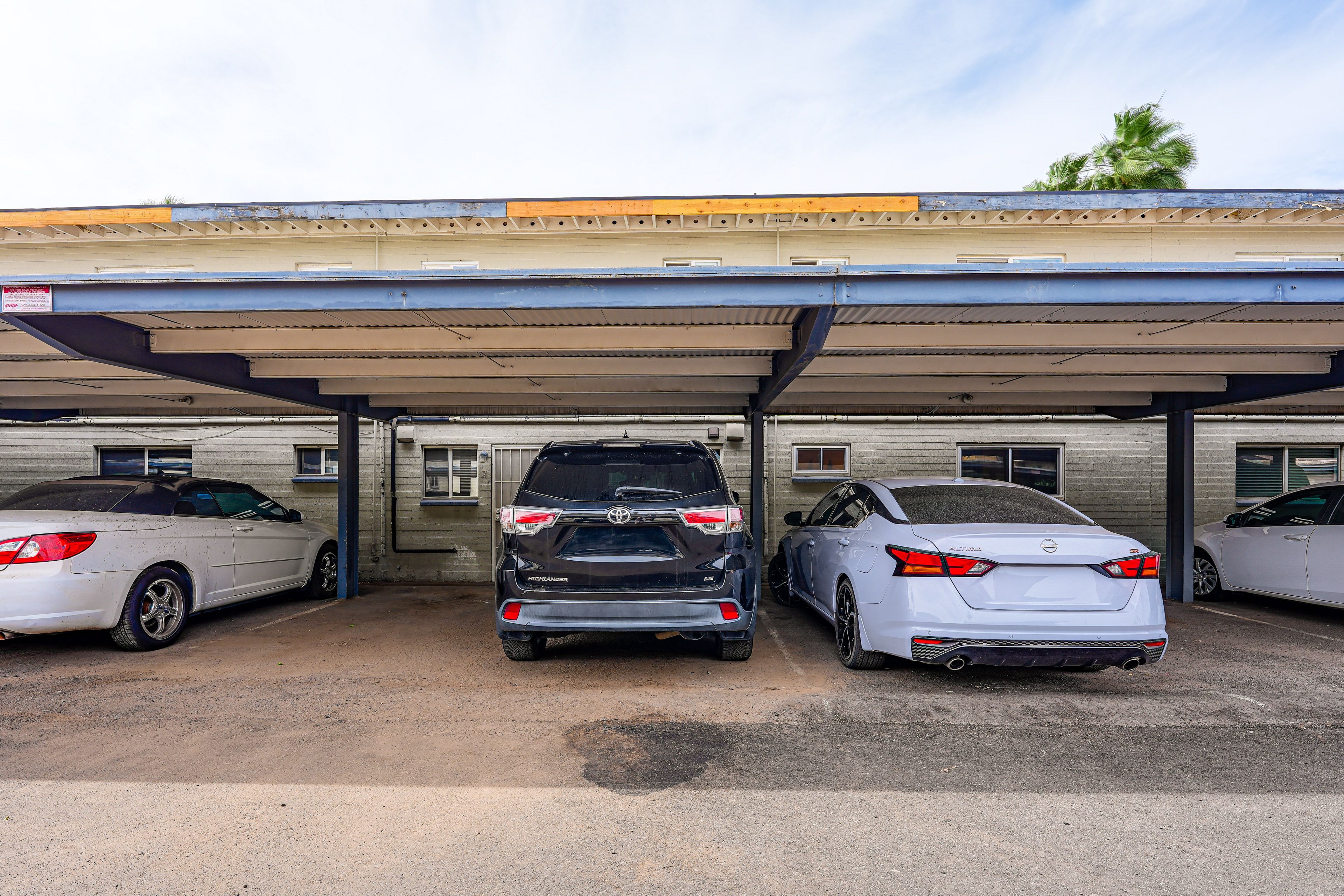 Parking | Community Lot (1 Vehicle) | Free Street (1 Vehicle)