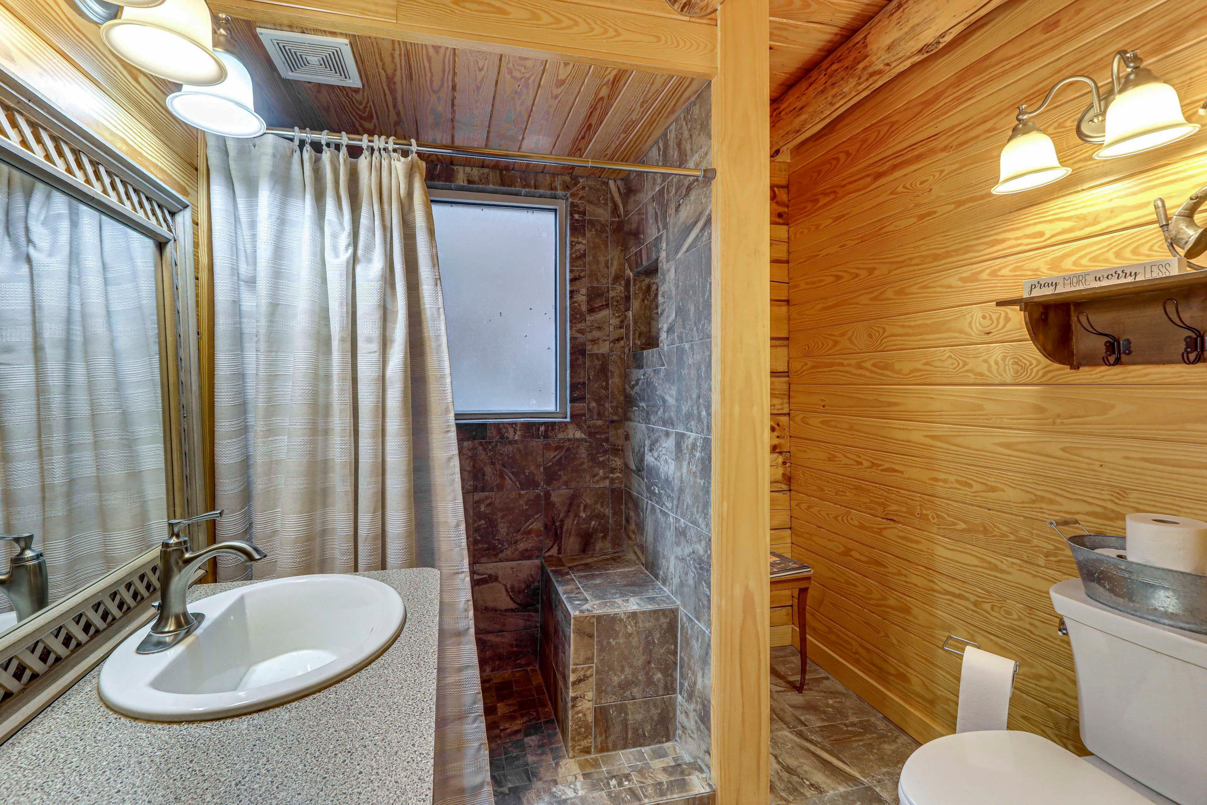 Full Bathroom | 1st Floor
