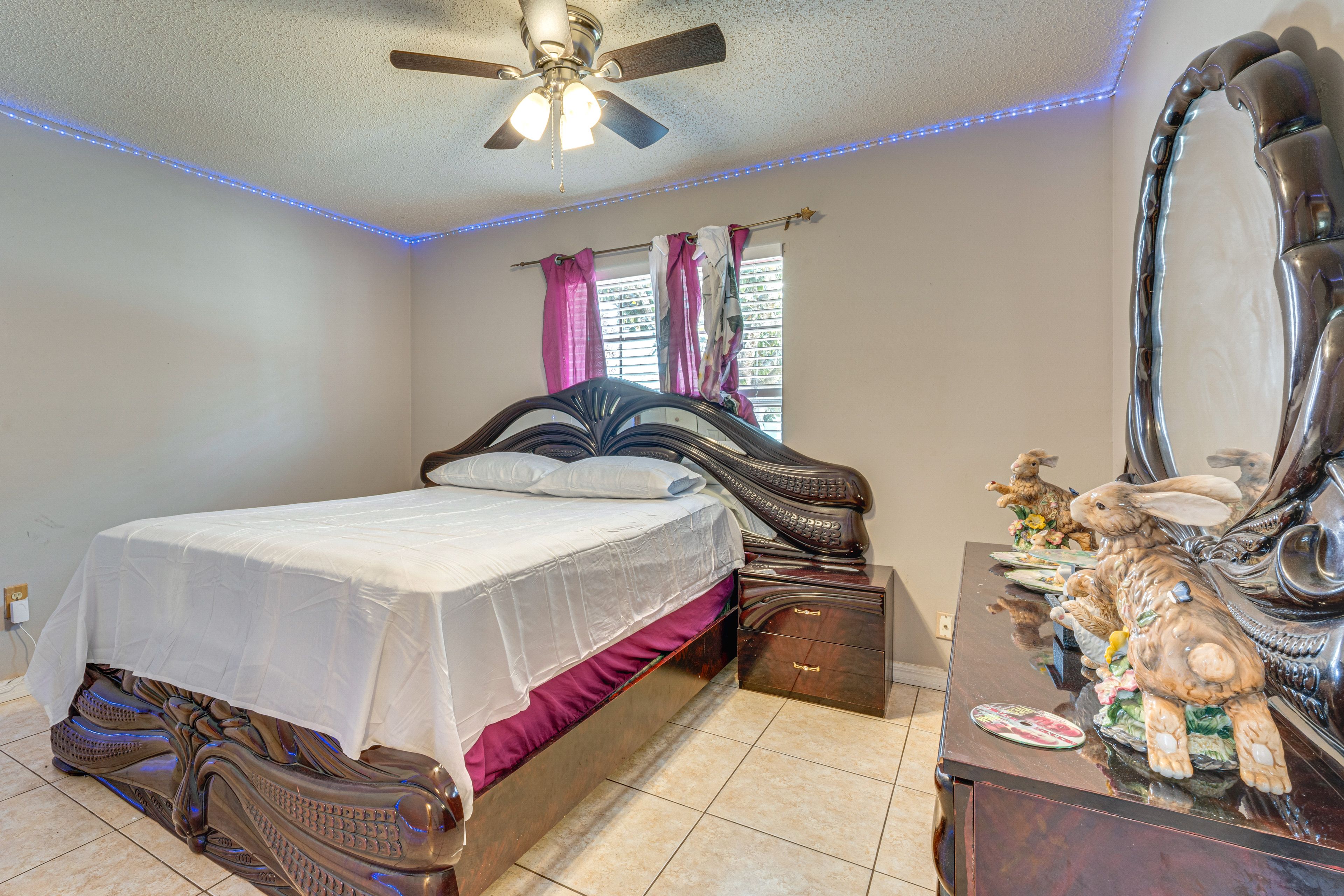 Bedroom 3 | Queen Bed