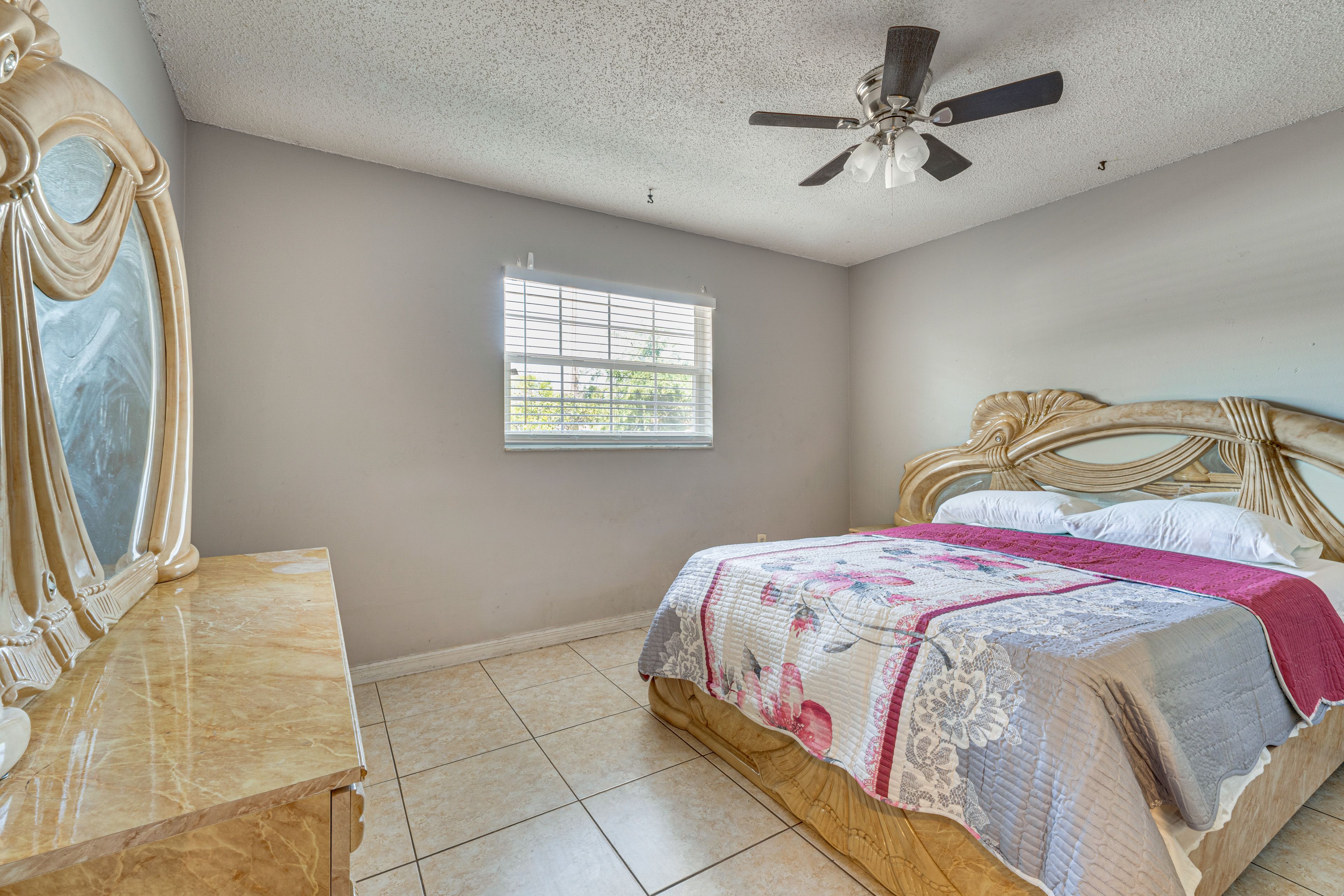 Bedroom 2 | Queen Bed