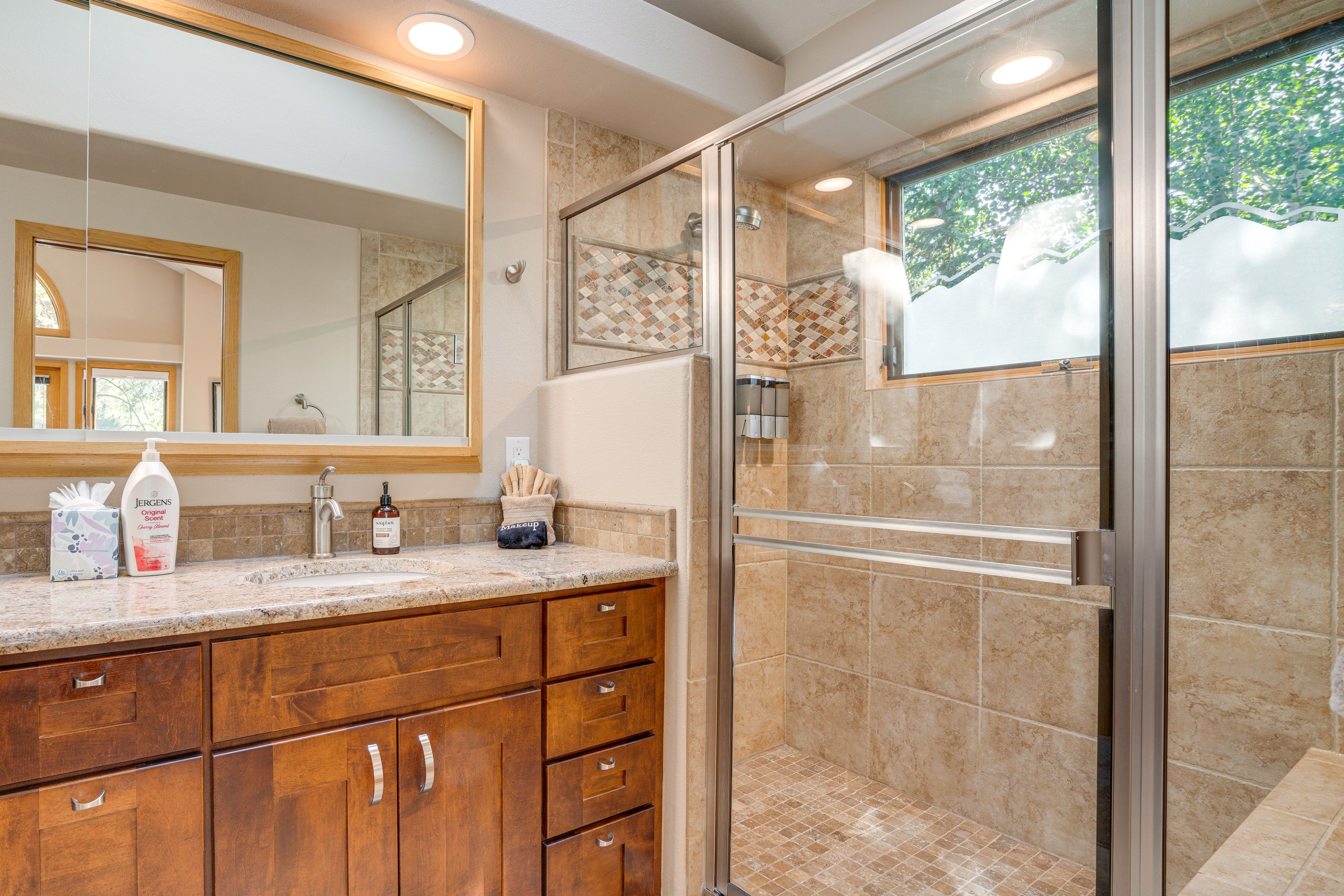 Full Bathroom | 2nd Floor