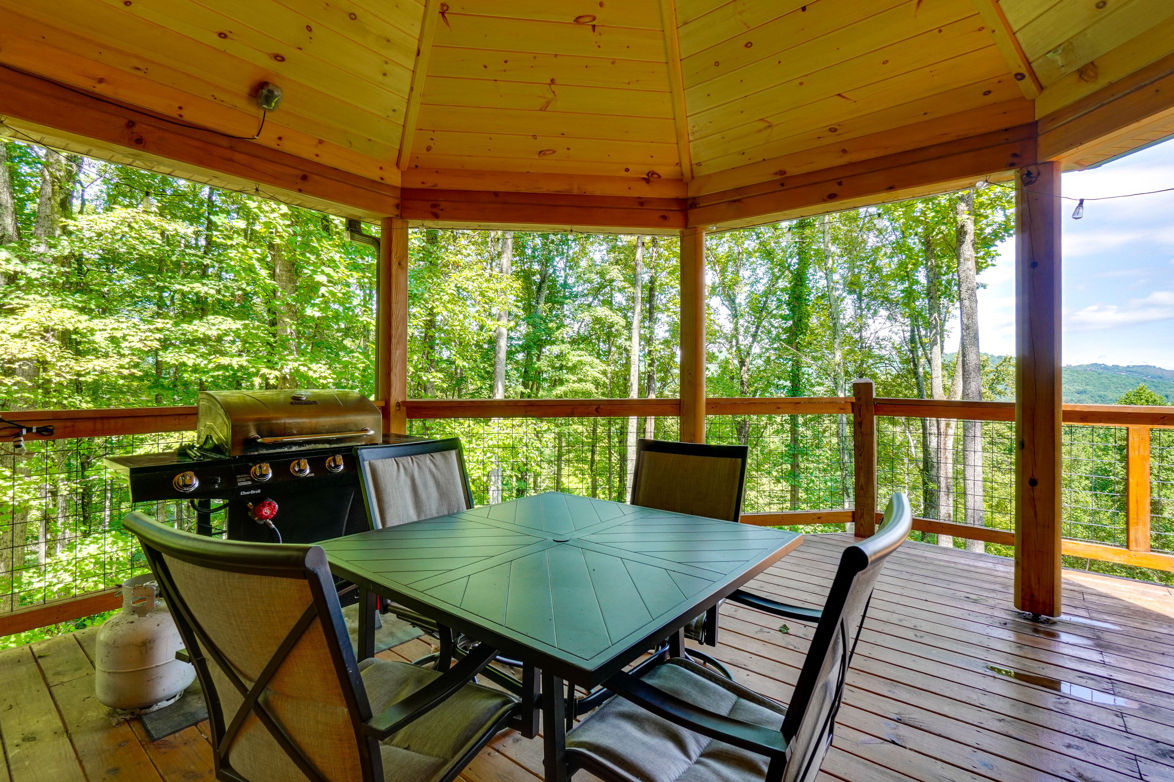 Sevierville Vacation Rental | 2BR | 2.5BA | 2,000 Sq Ft