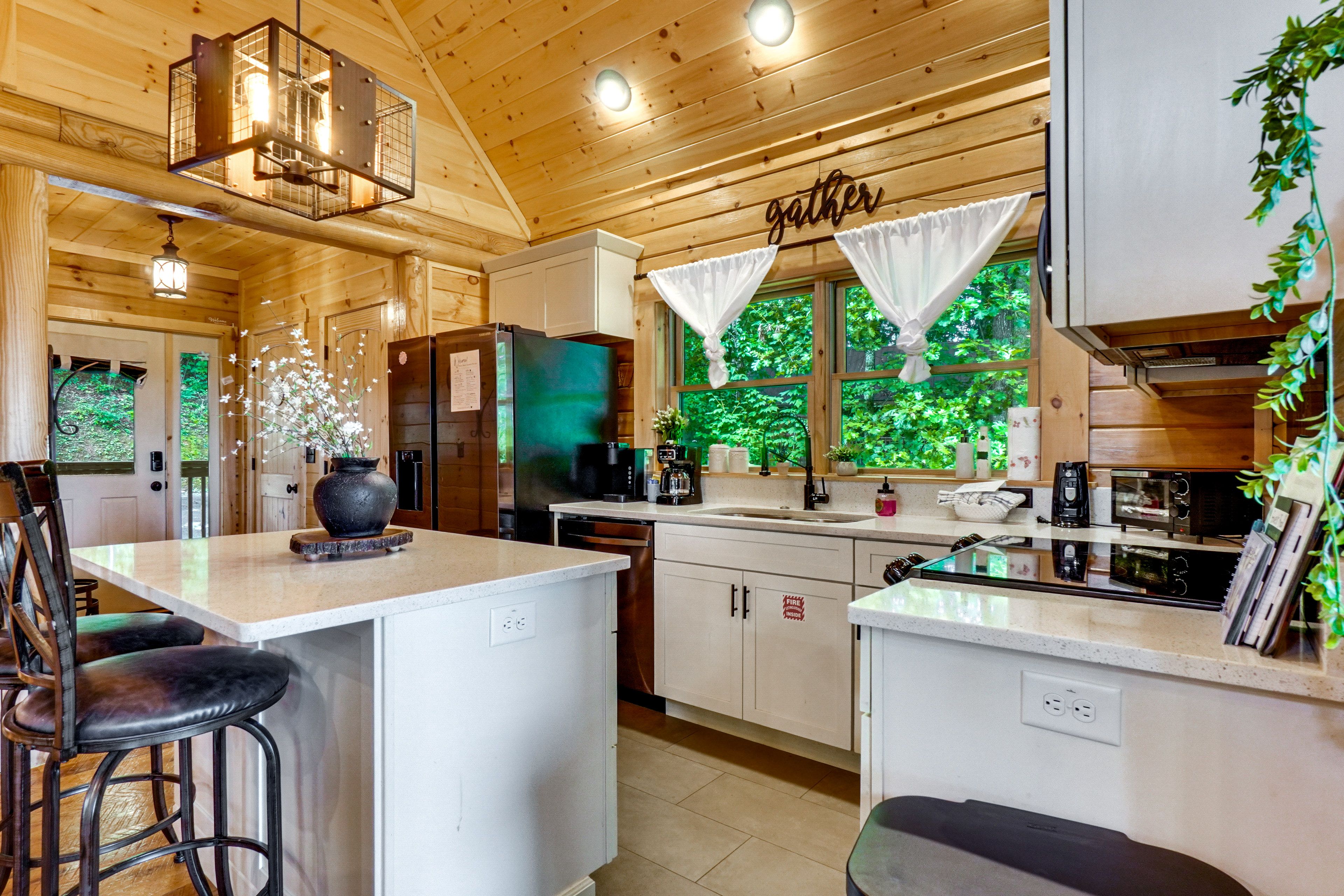 Kitchen | Main Level