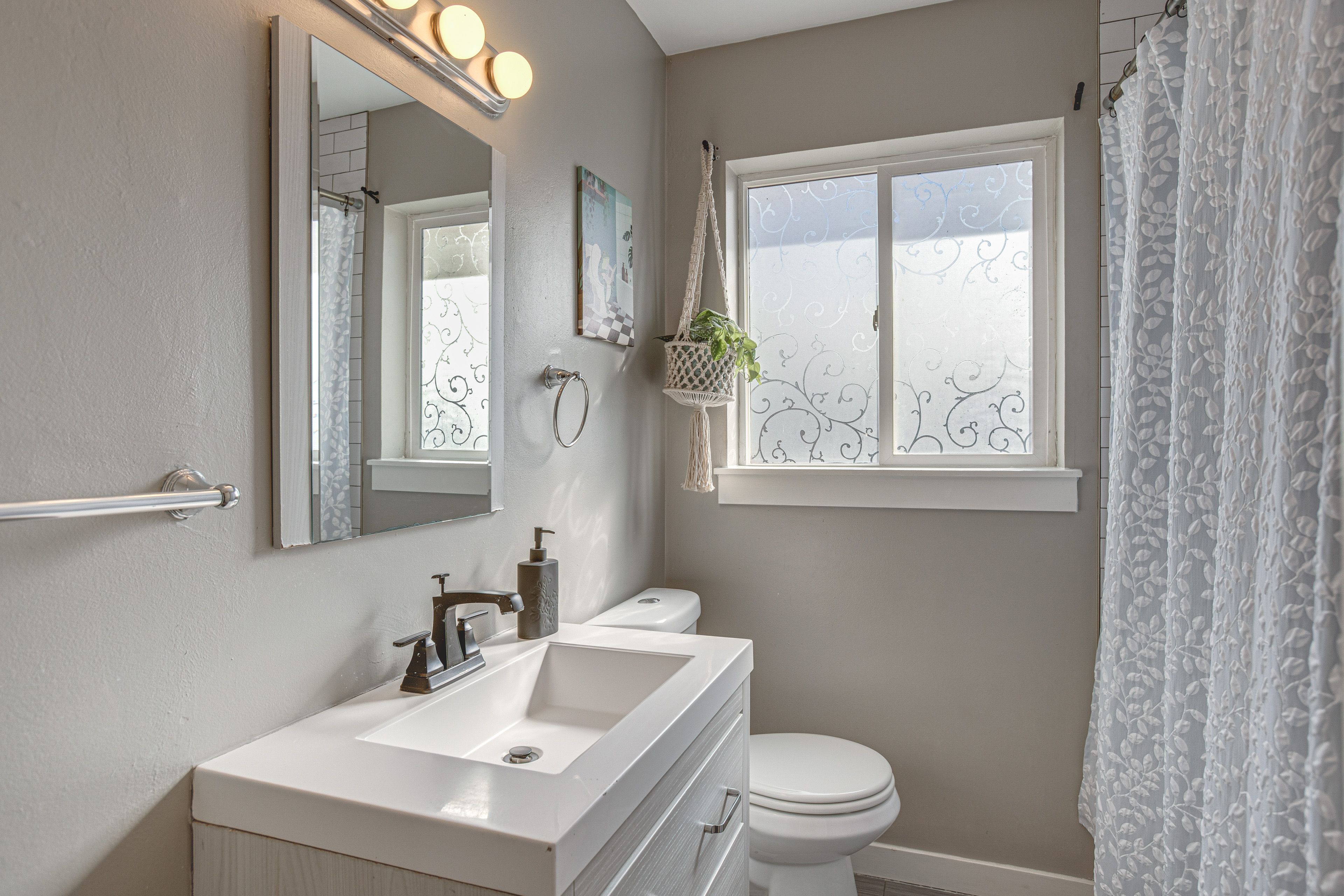 Full Bathroom | Main Level