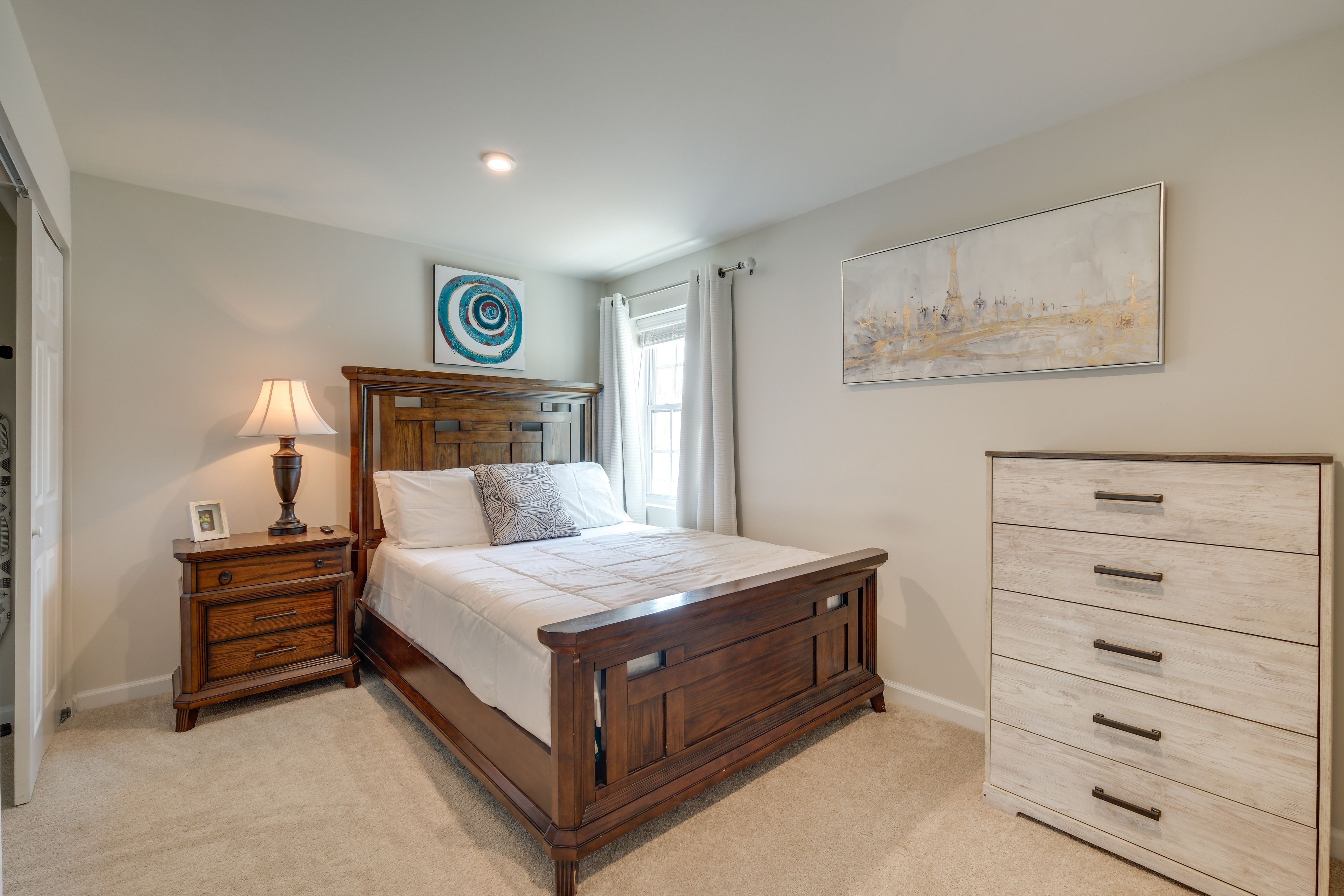 Bedroom | Queen Bed