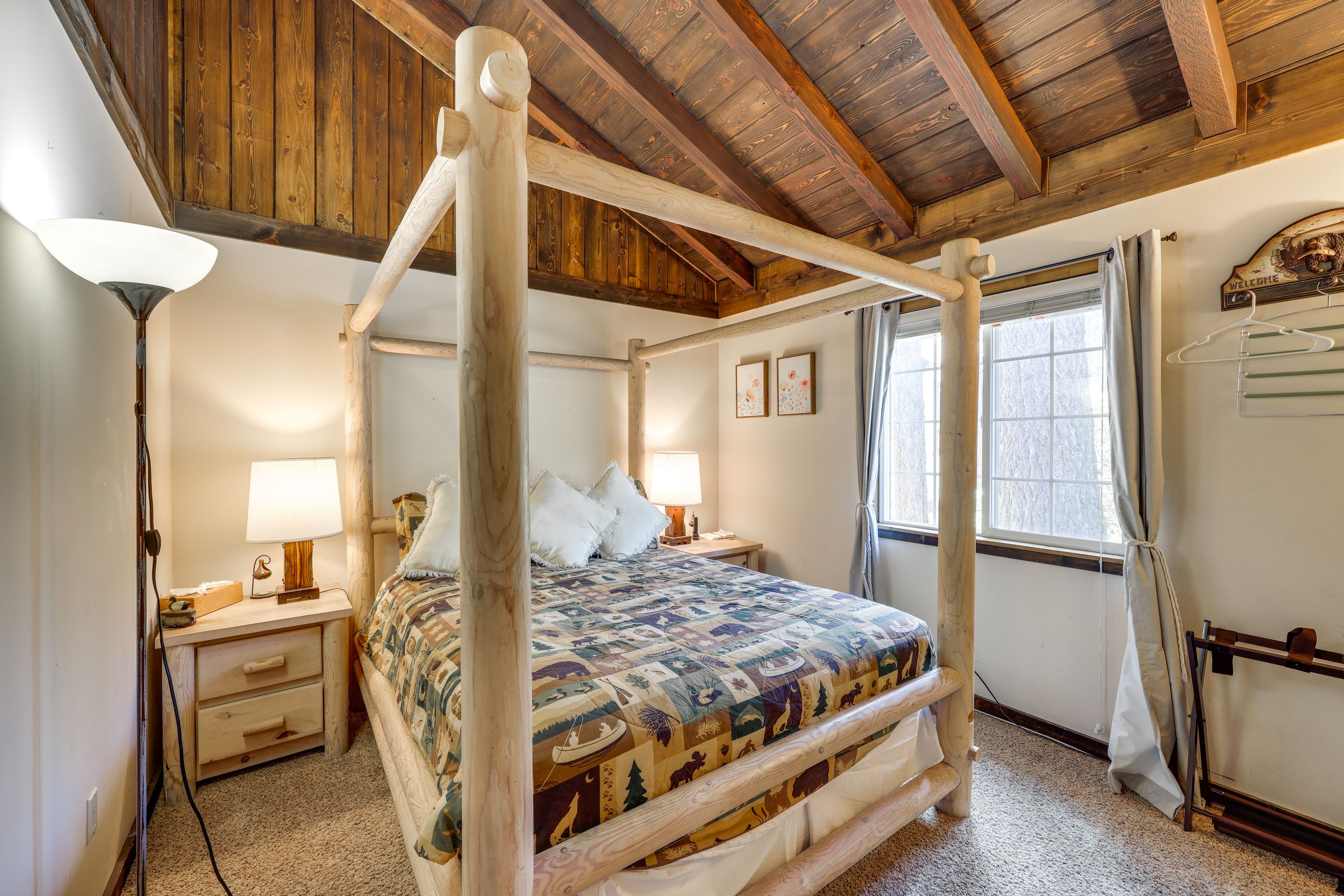 Bedroom 1 | Queen Bed