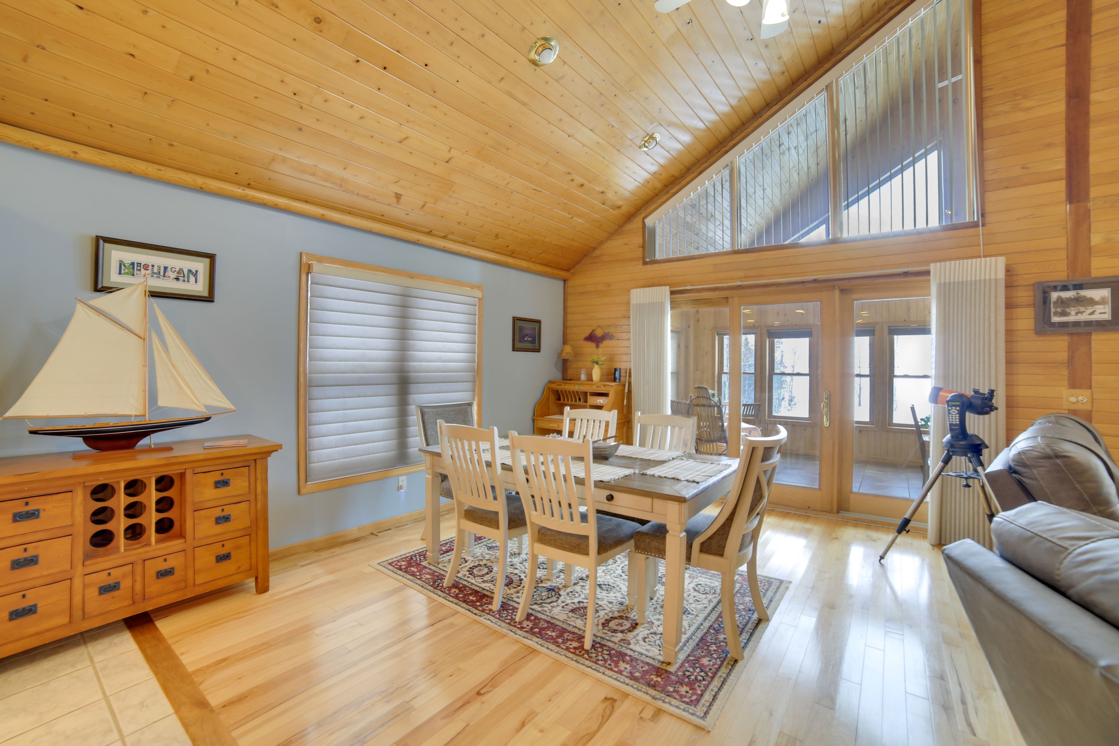 Dining Area | Main Floor