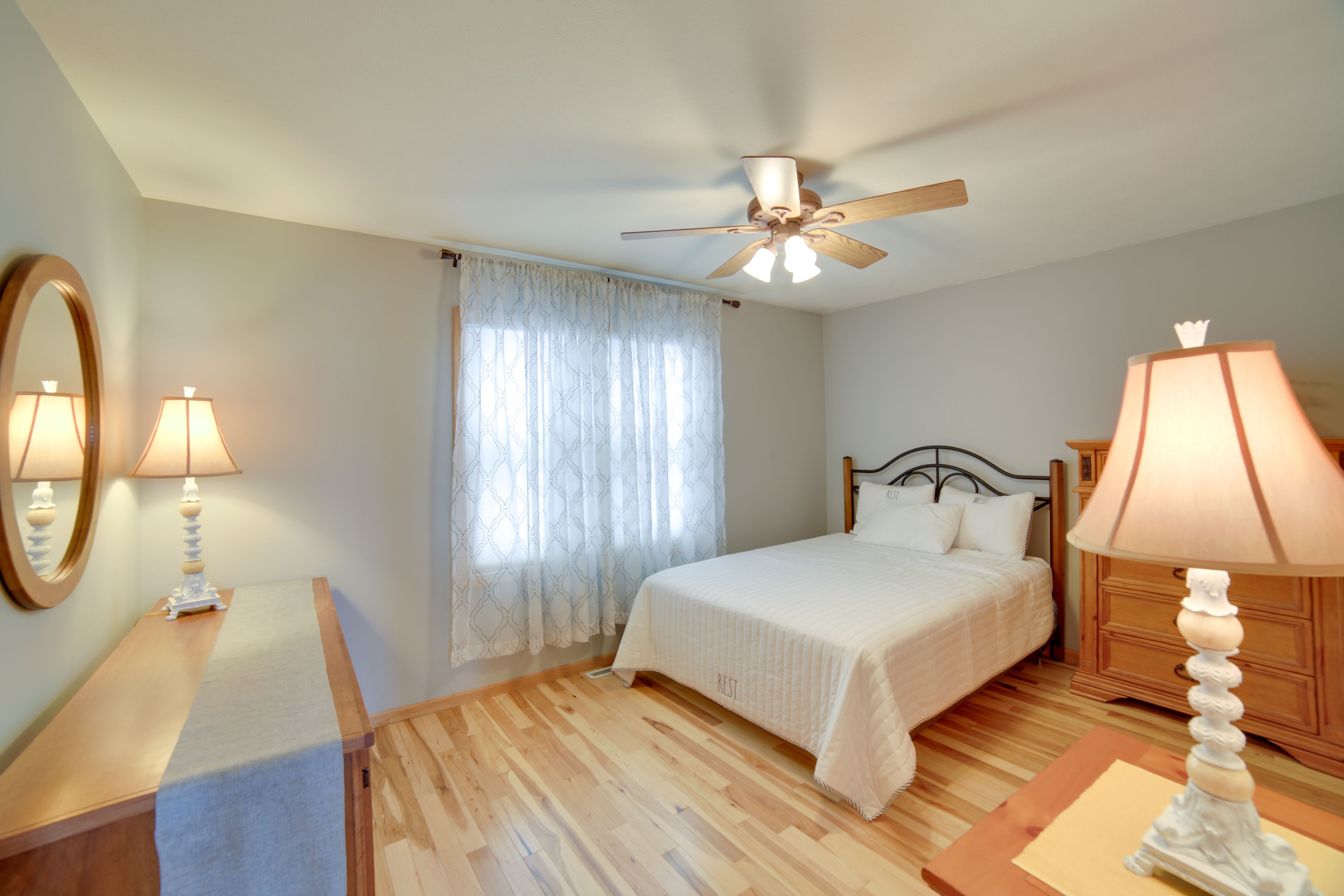 Bedroom 2 | Queen Bed | Main Floor