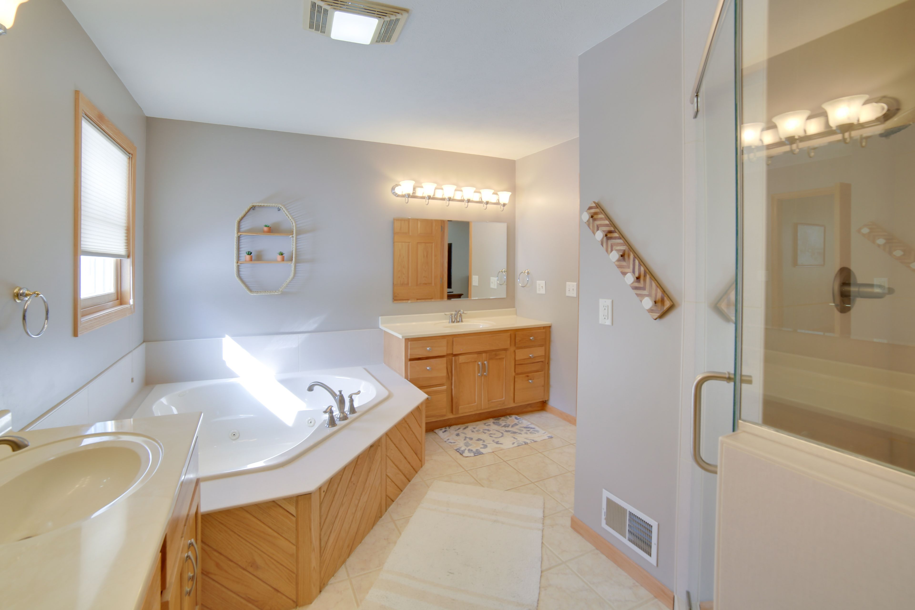 Bathroom | Upper Floor