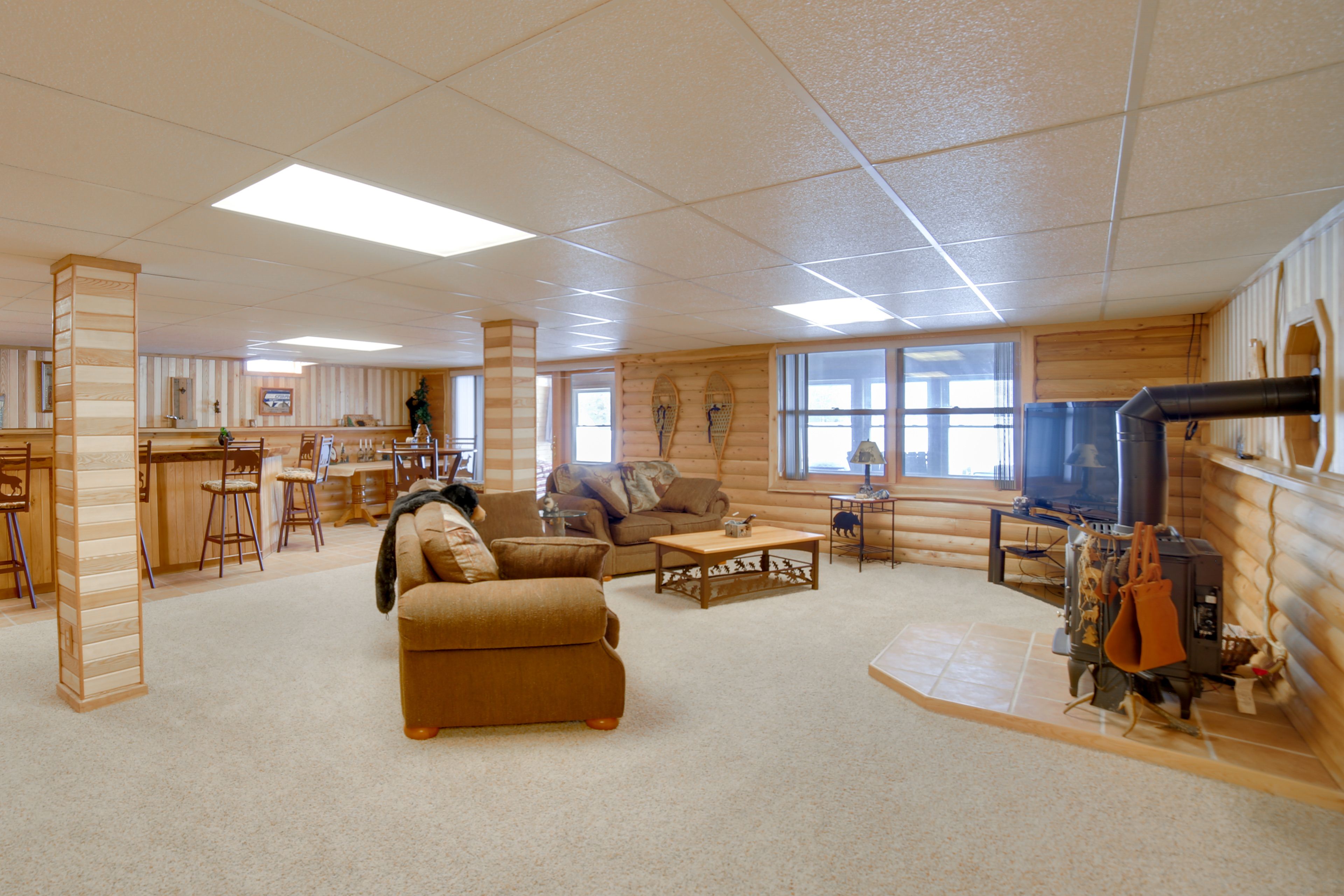 Lower-Floor Living Area