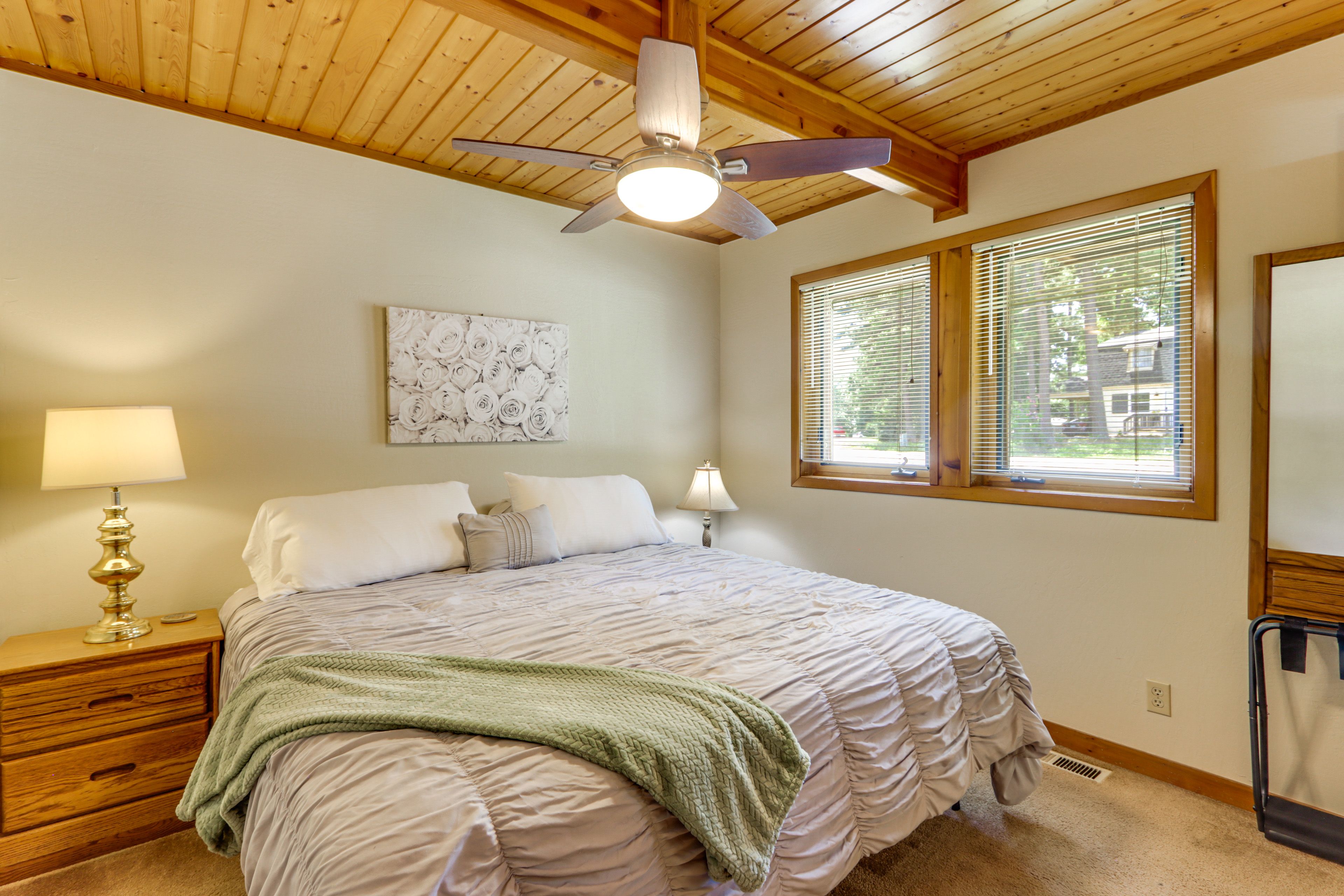 Bedroom | King Bed | 1st Floor