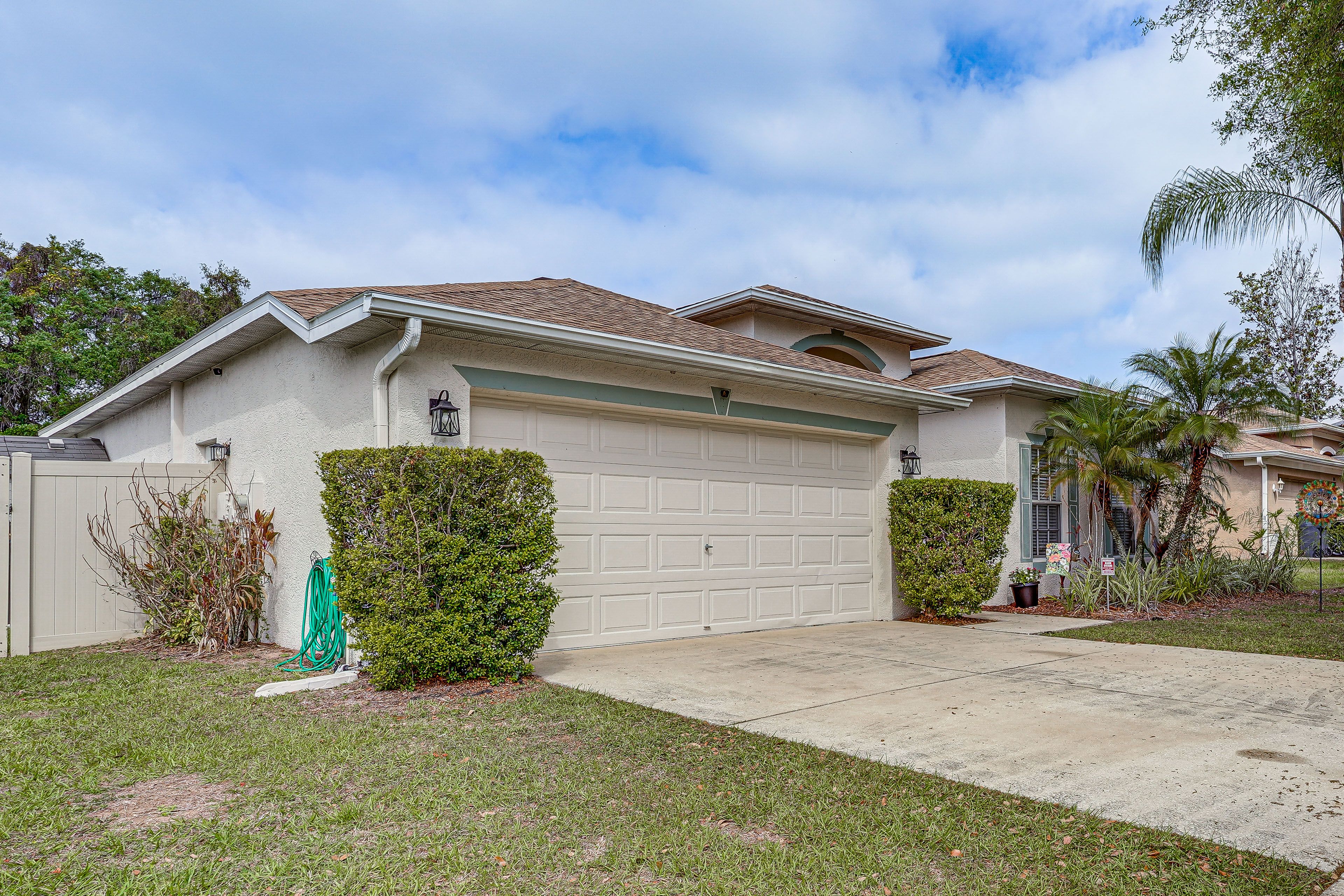 Parking | Driveway (2 Vehicles)