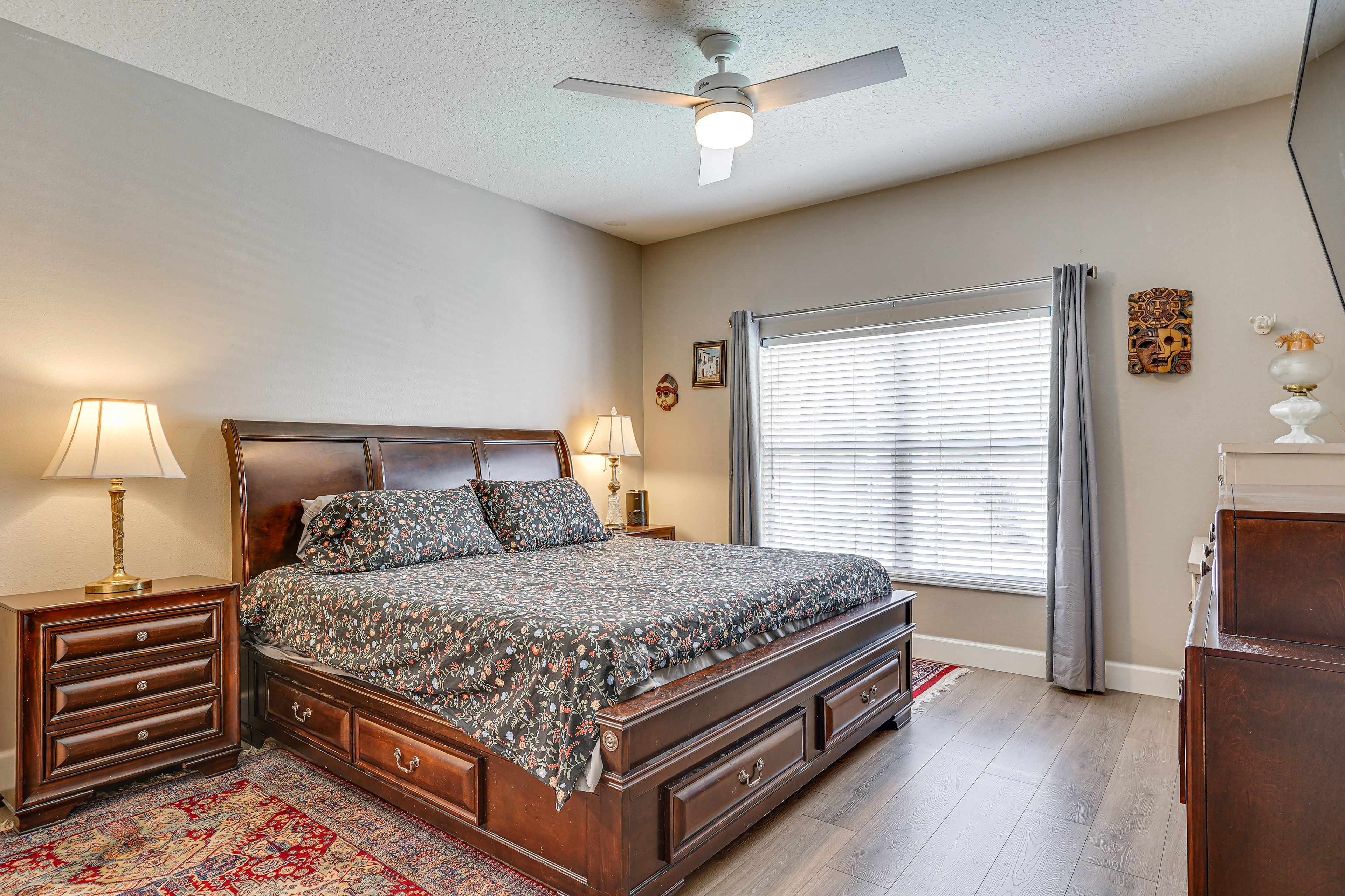 Bedroom 1 | King Bed