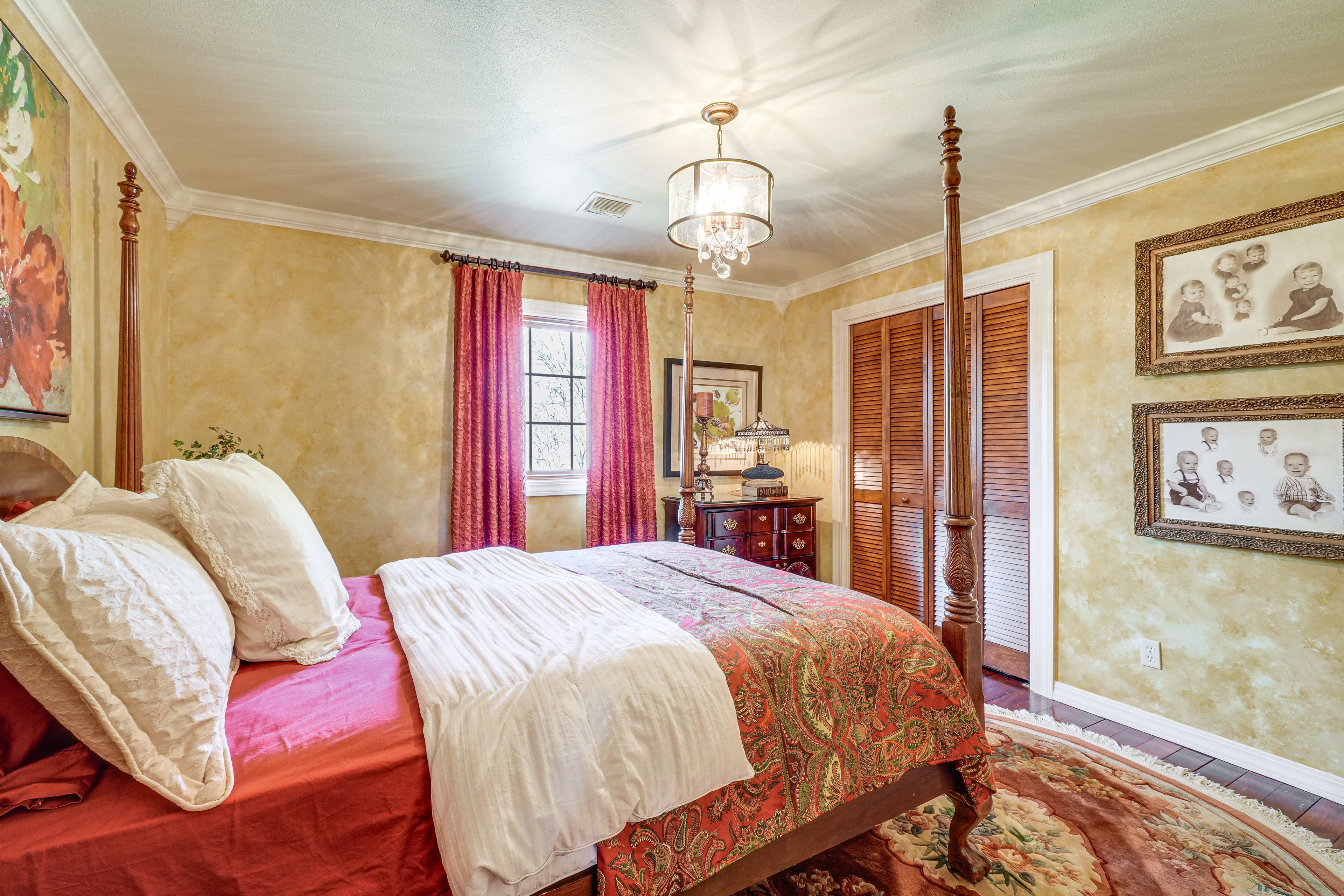 Bedroom 1 | Queen Bed