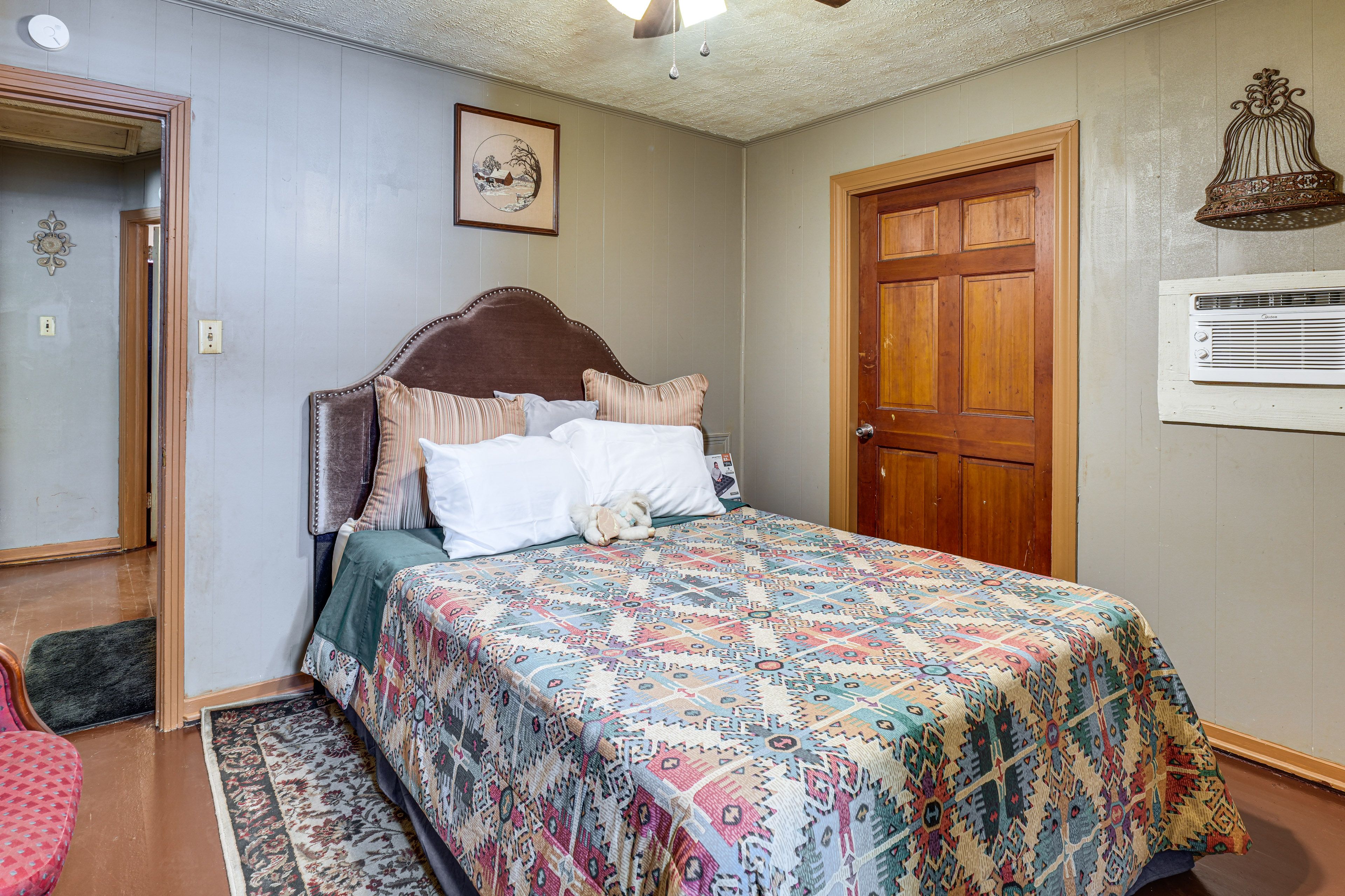 Bedroom 1 | Queen Bed
