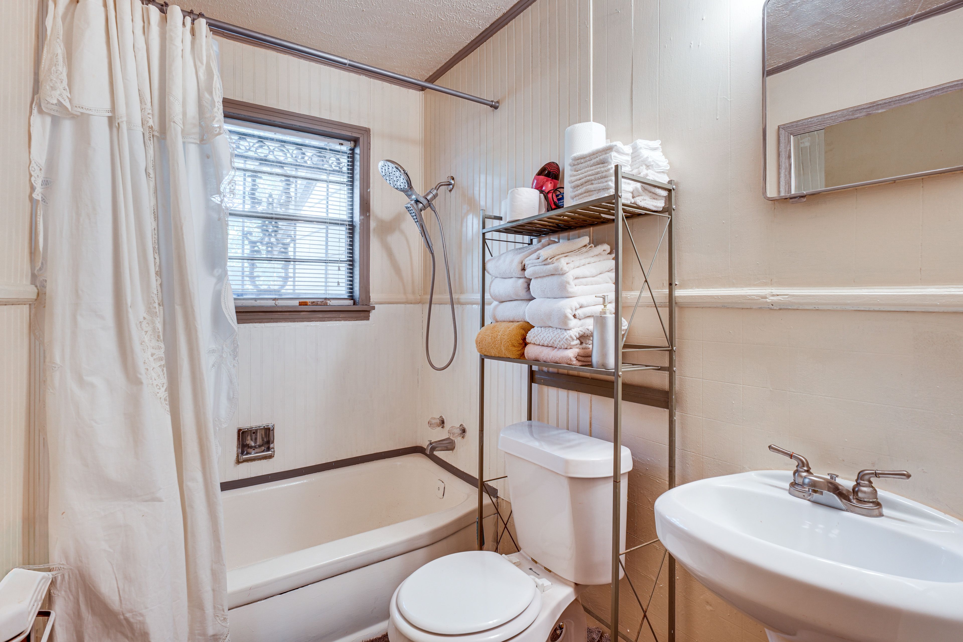 Full Bathroom