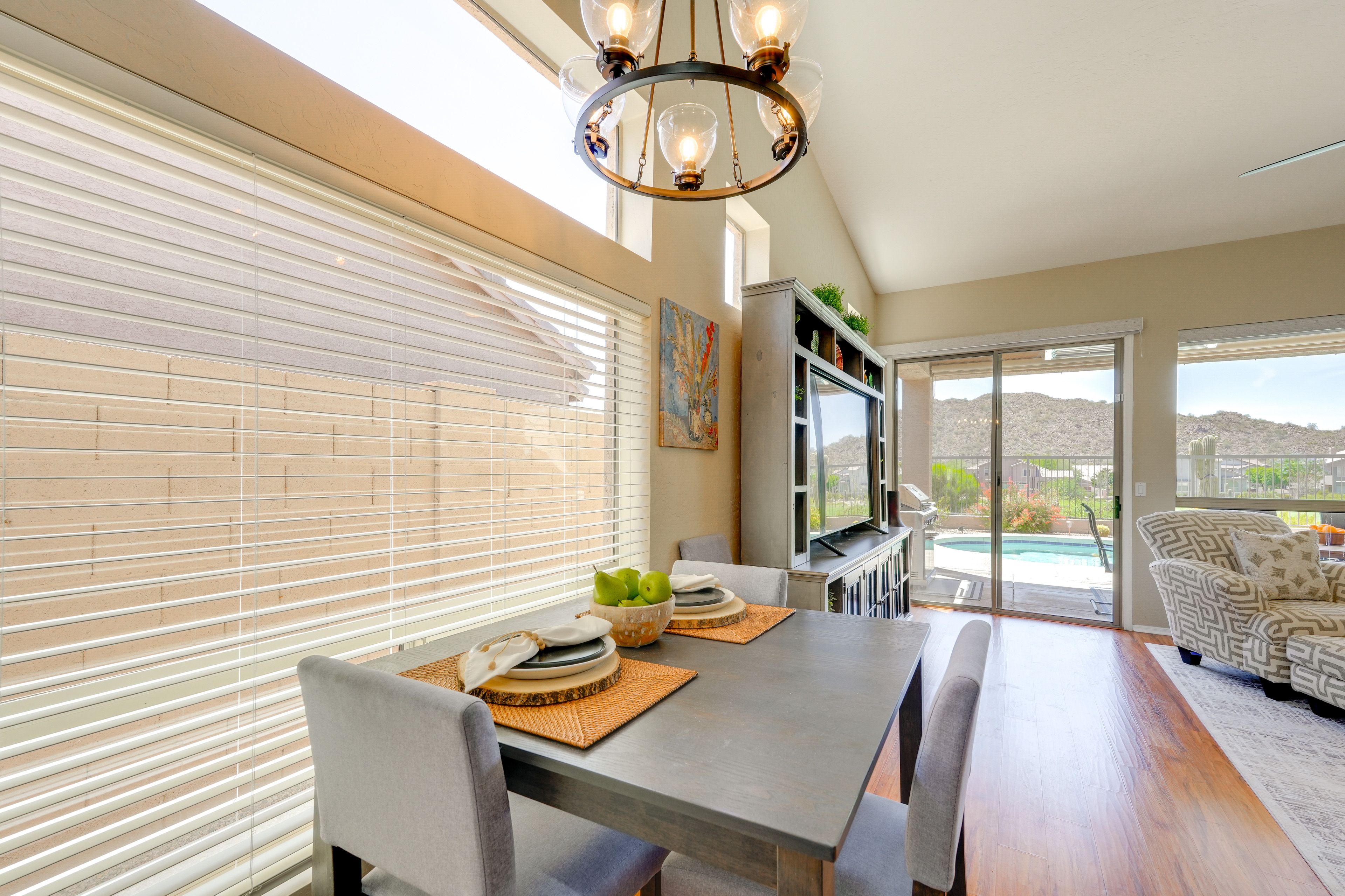 Dining Area | Dishware/Flatware Provided