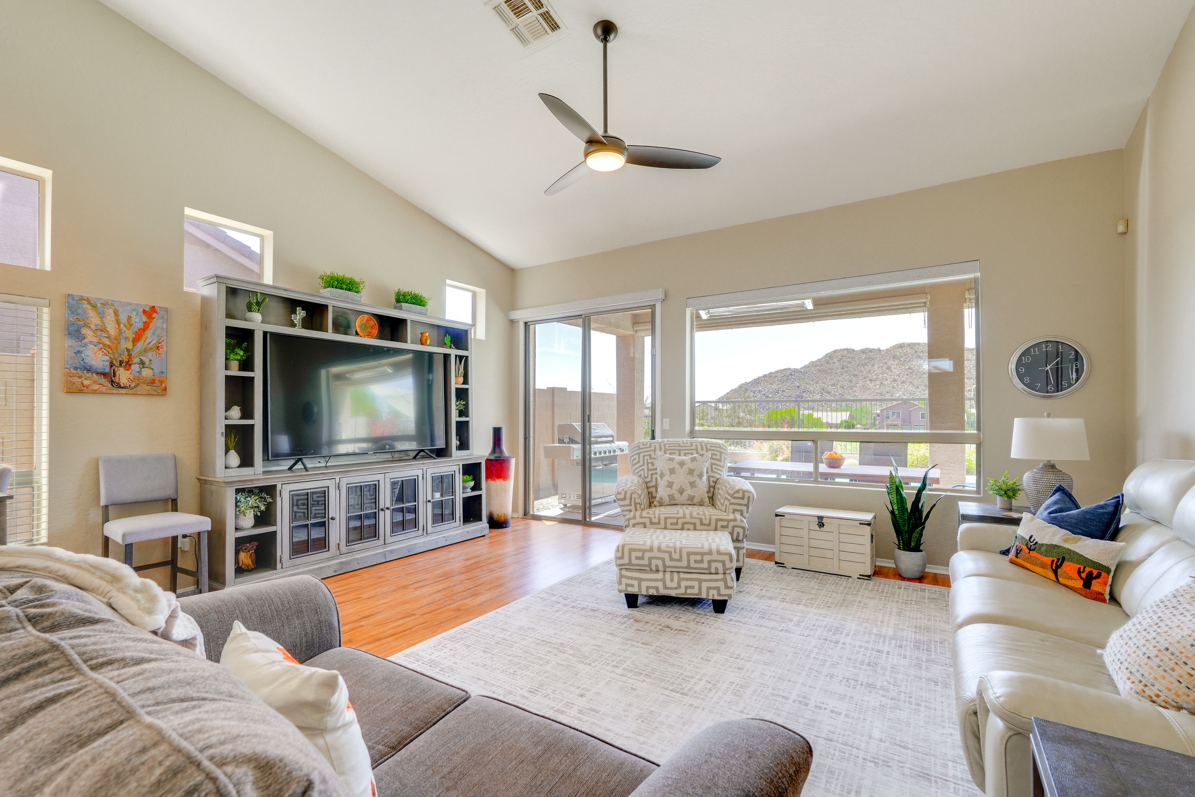 Living Room | Smart TV
