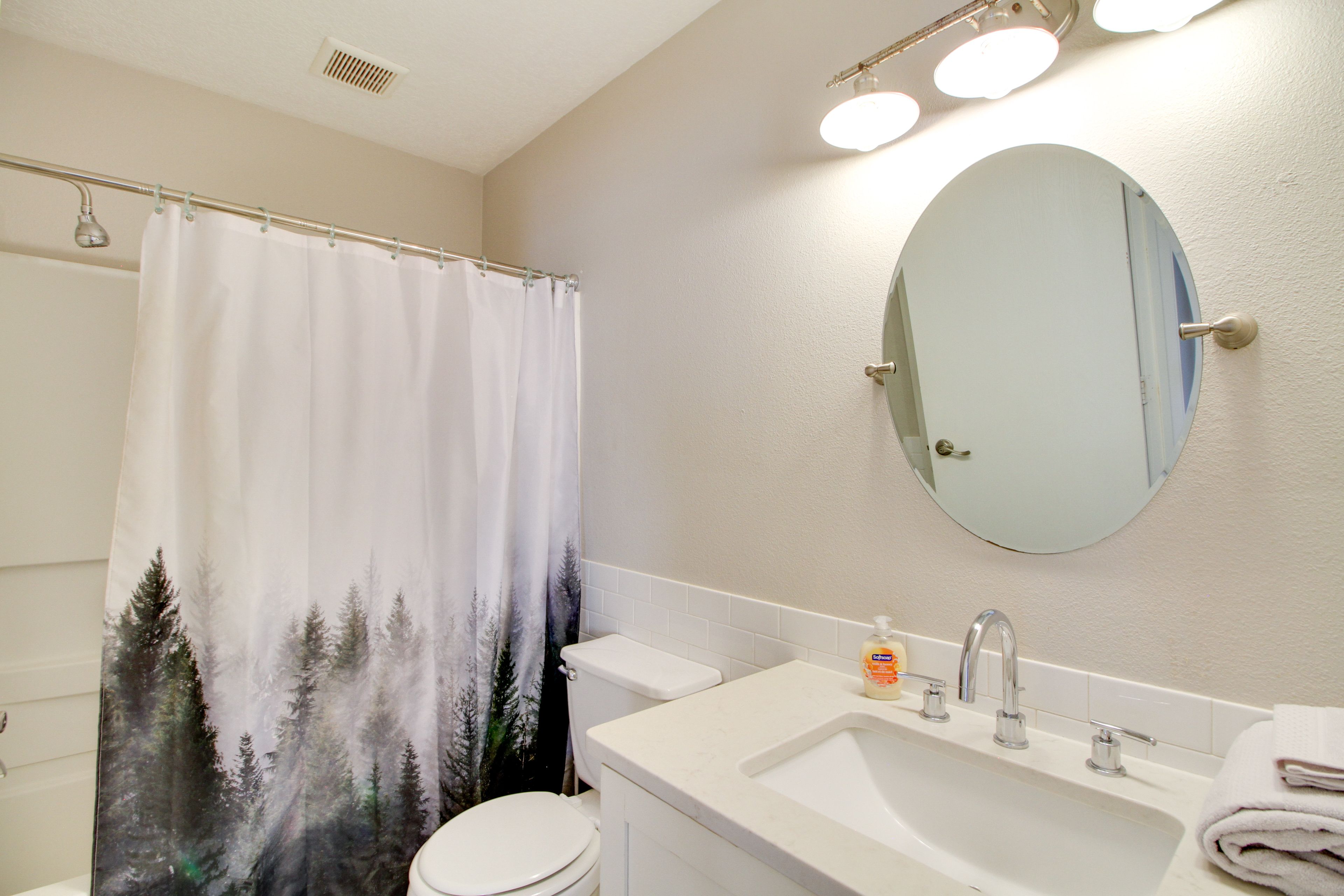 Full Bathroom | 2nd Floor