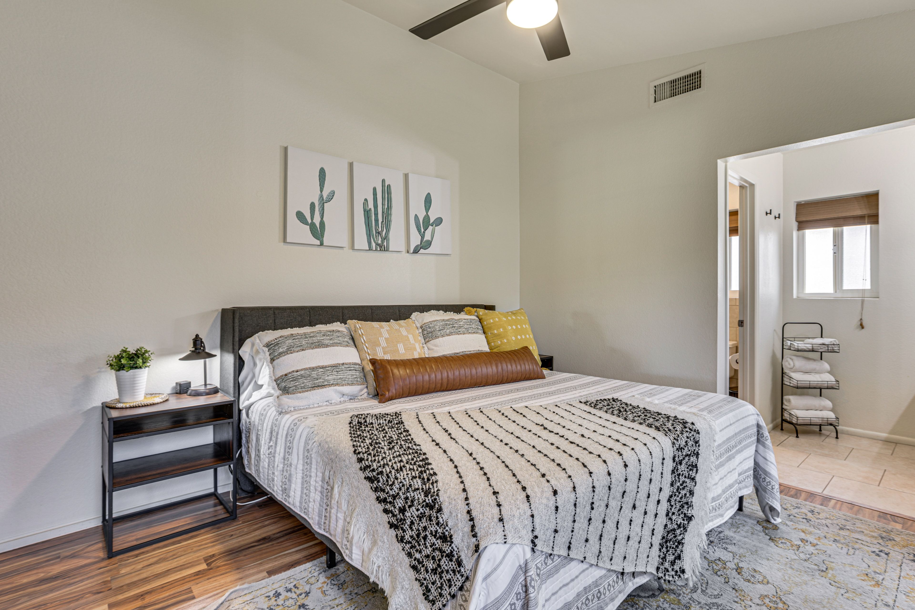 Bedroom 1 | King Bed