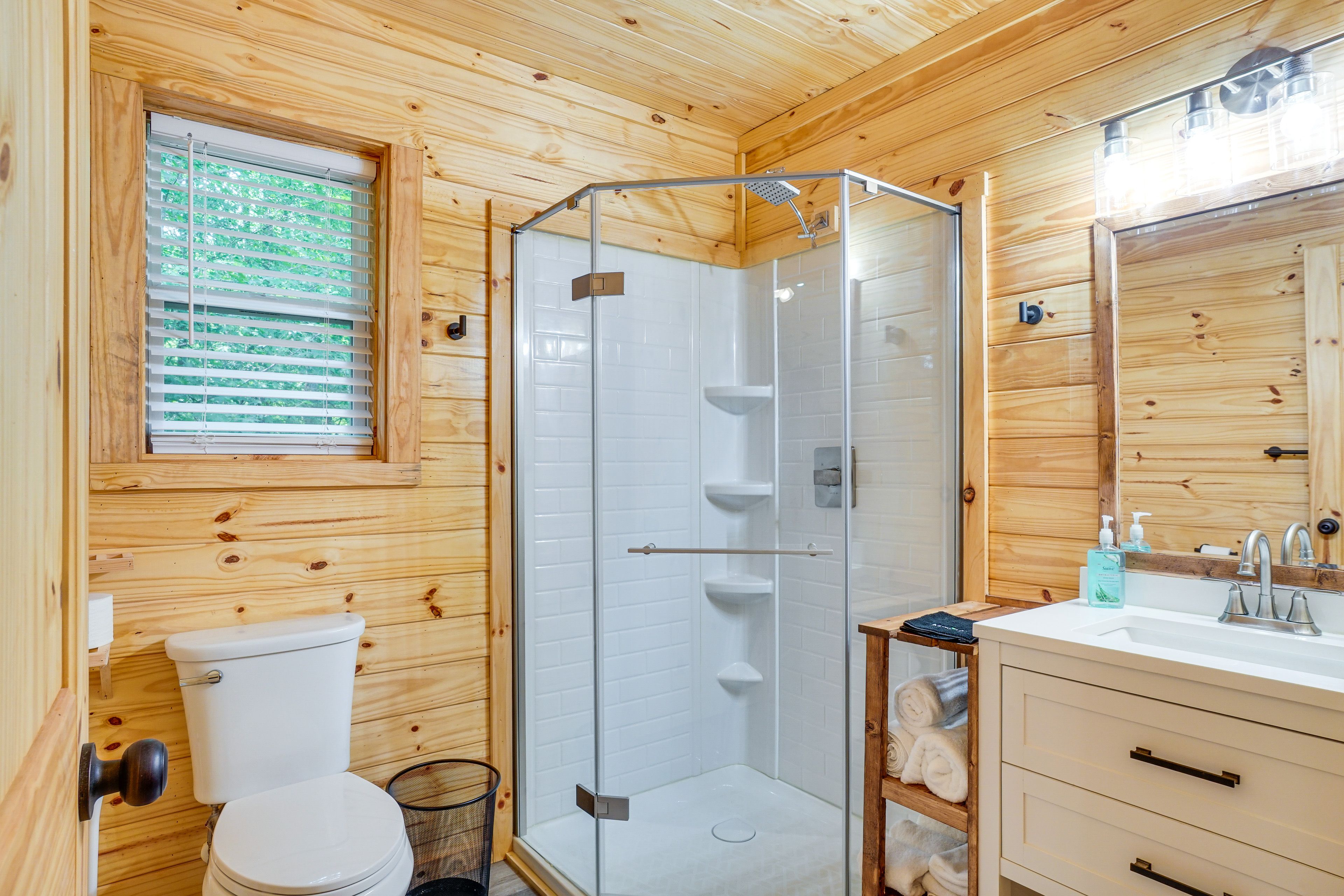 Bathroom | 2nd Floor