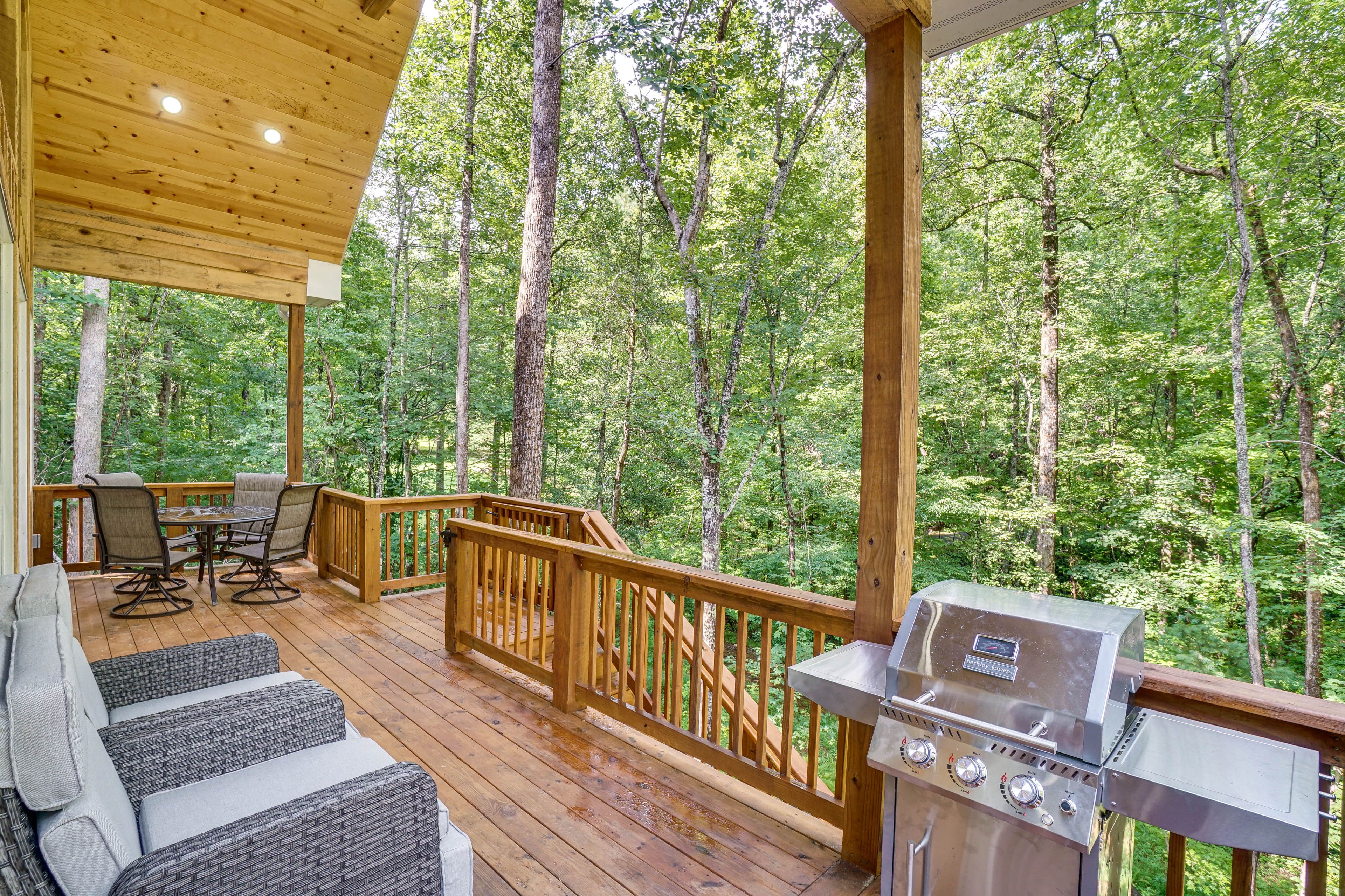Helen Vacation Rental | 2BR | 2BA | 1,200 Sq Ft