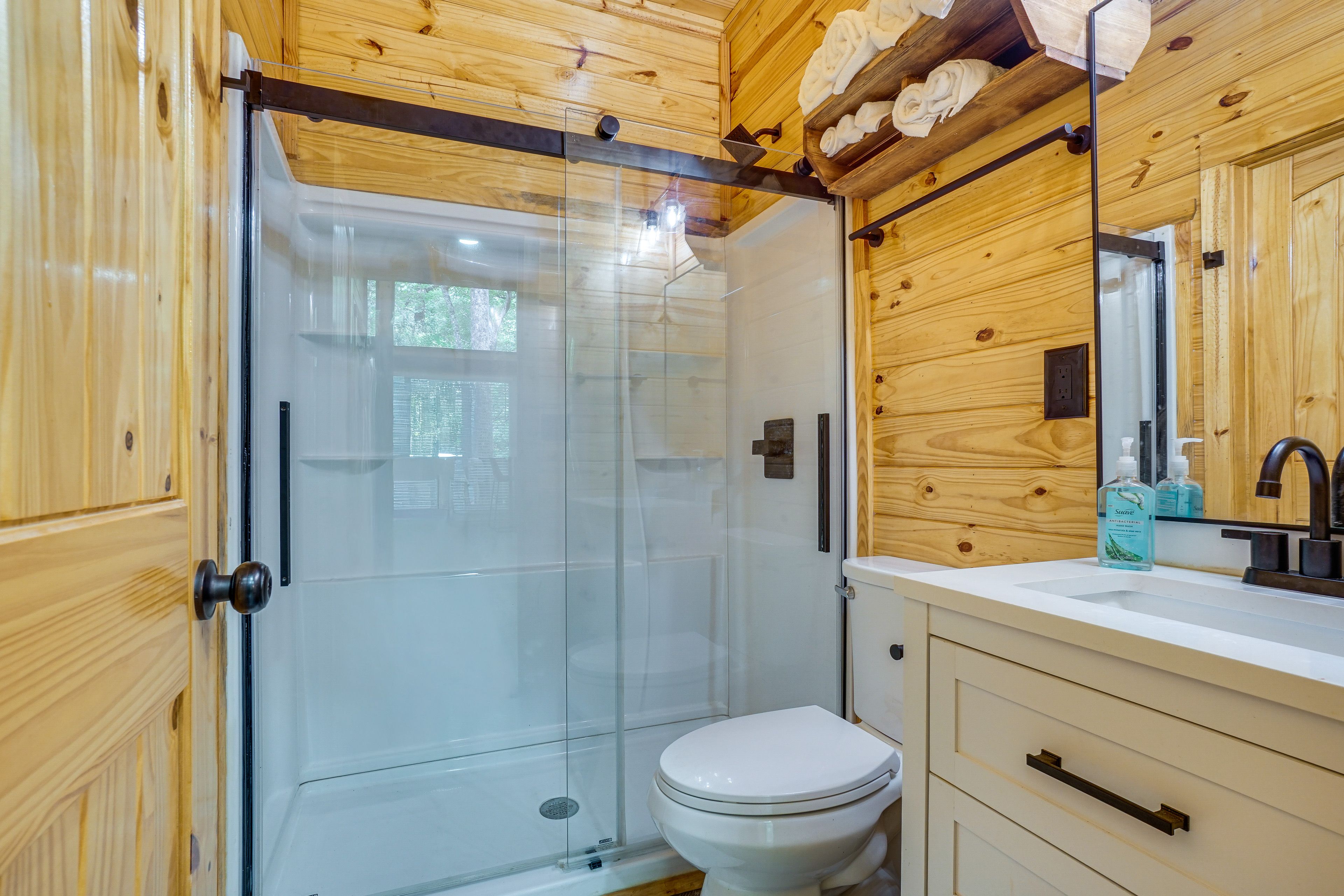 Full Bathroom | 1st Floor