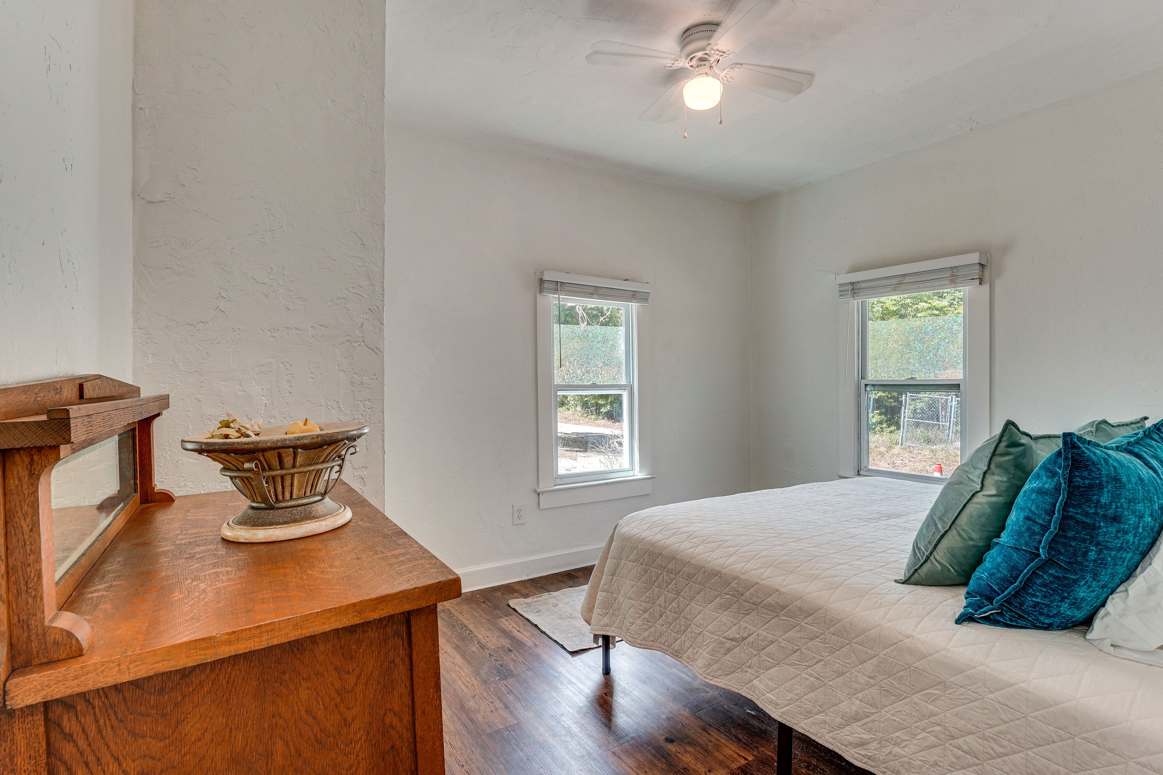 Bedroom 1 | King Bed