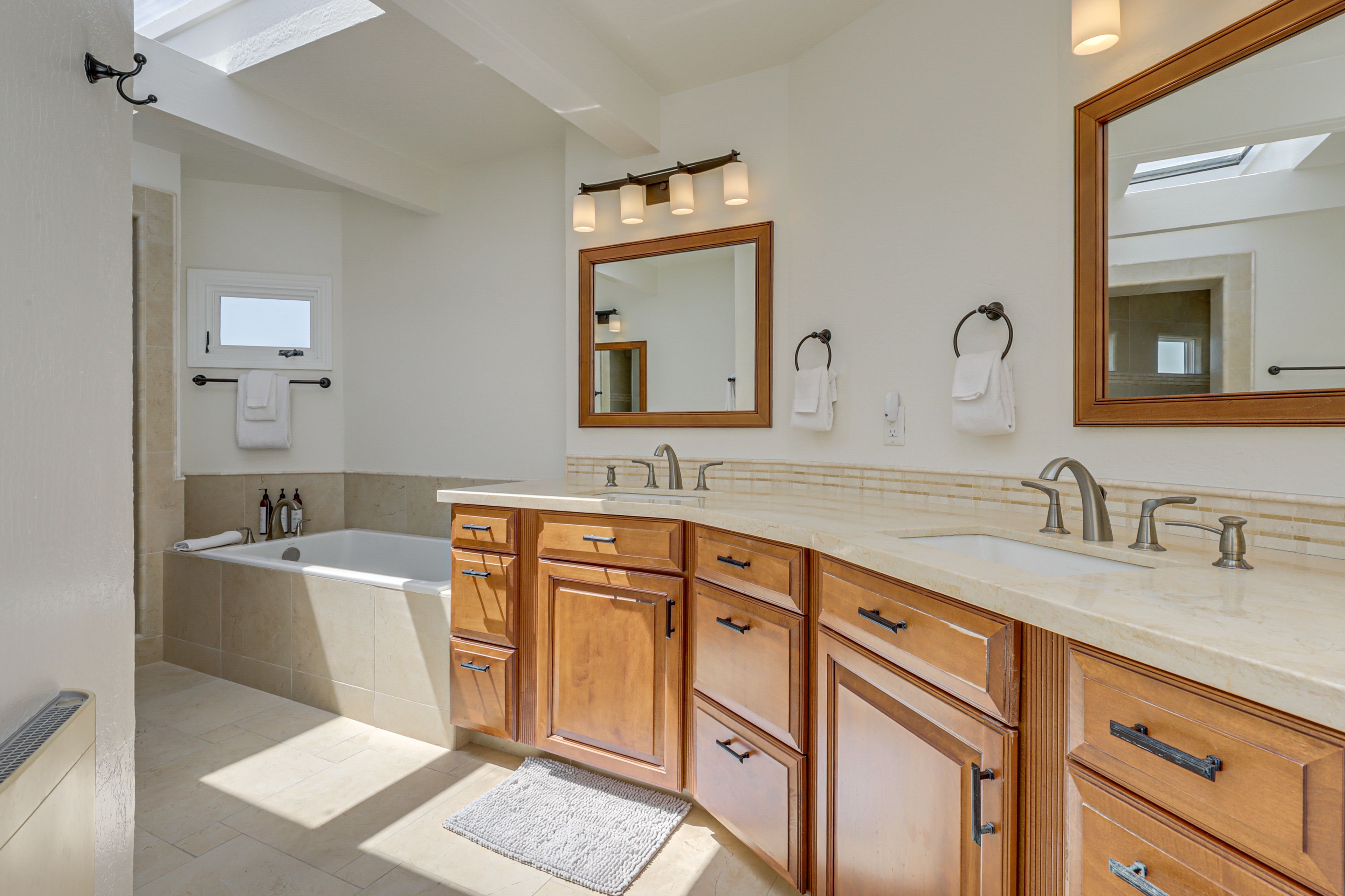 Full Bathroom | 2nd Floor