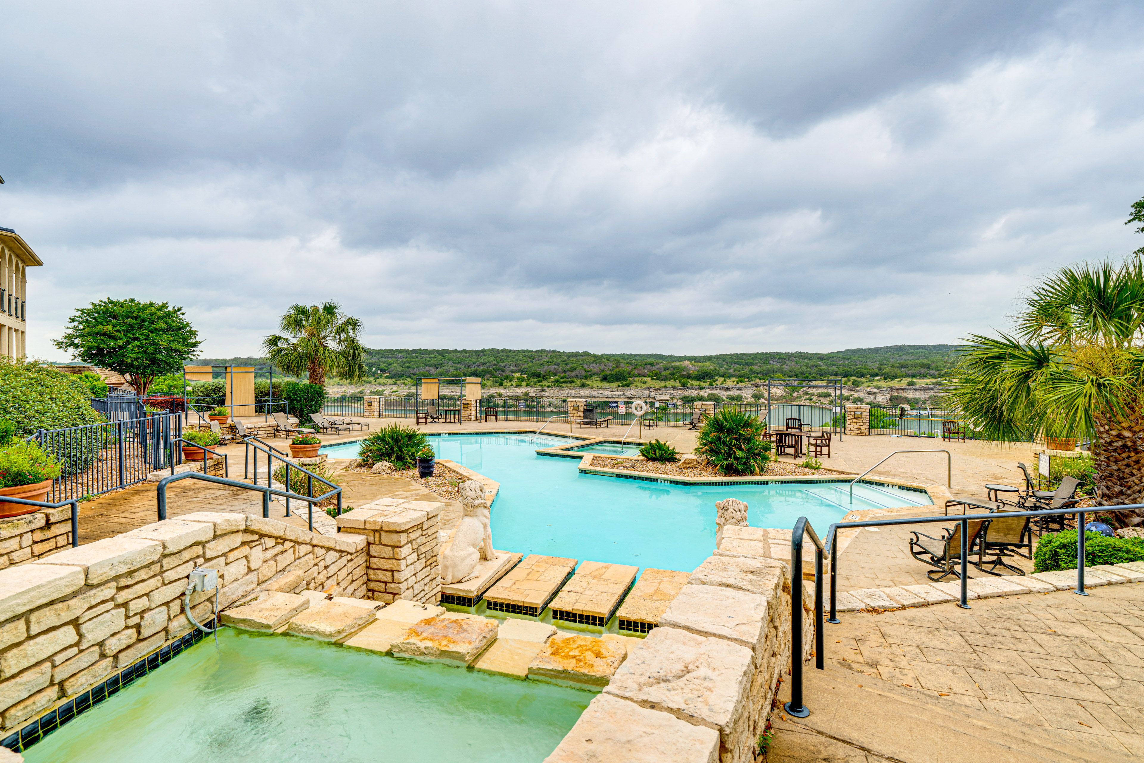 The Island on Lake Travis Amenities | 3 Pools & Hot Tubs | Sports Courts