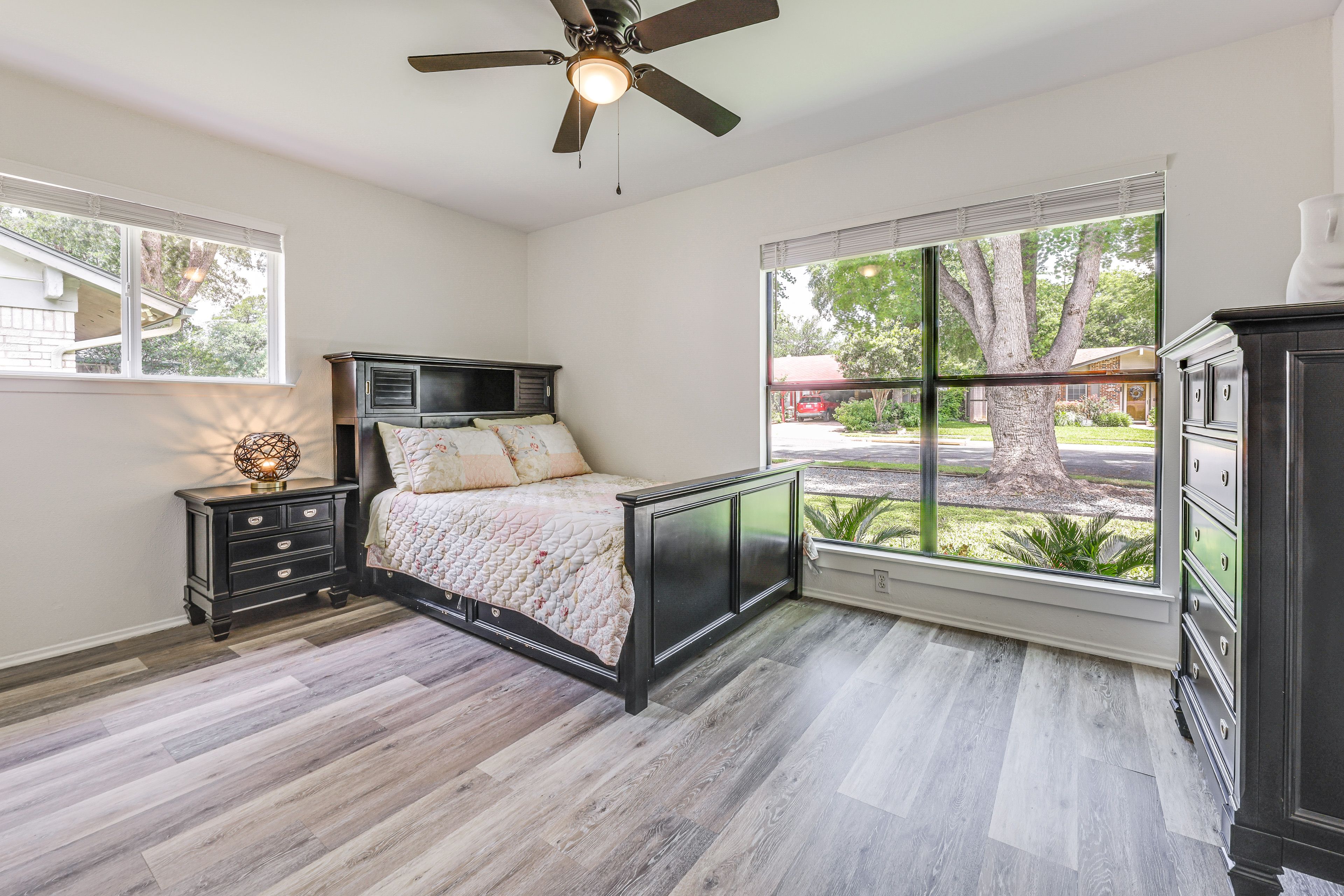 Bedroom 2 | Queen Bed