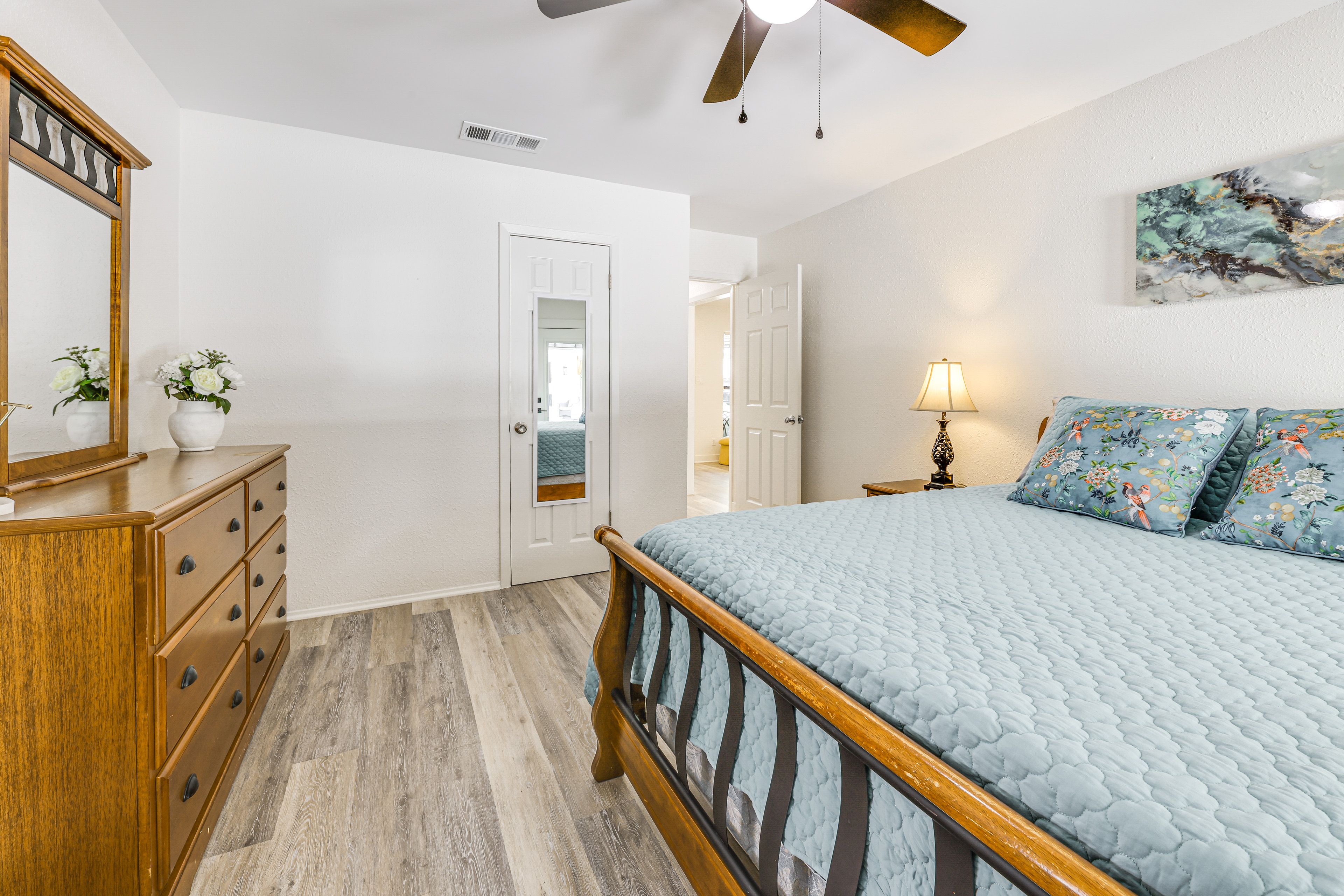 Bedroom 1 | Queen Bed