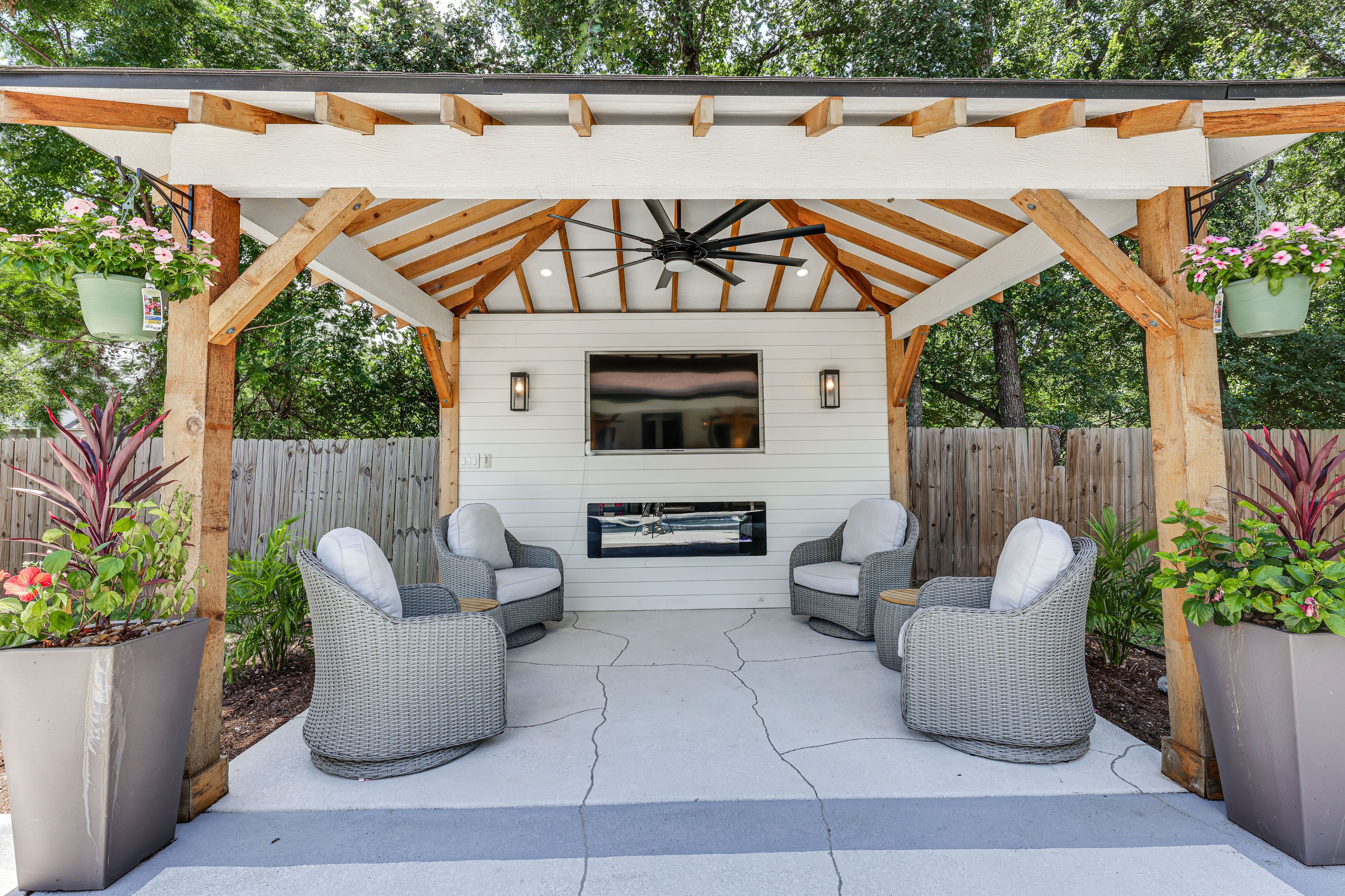 Poolside Cabana | TV | Fireplace
