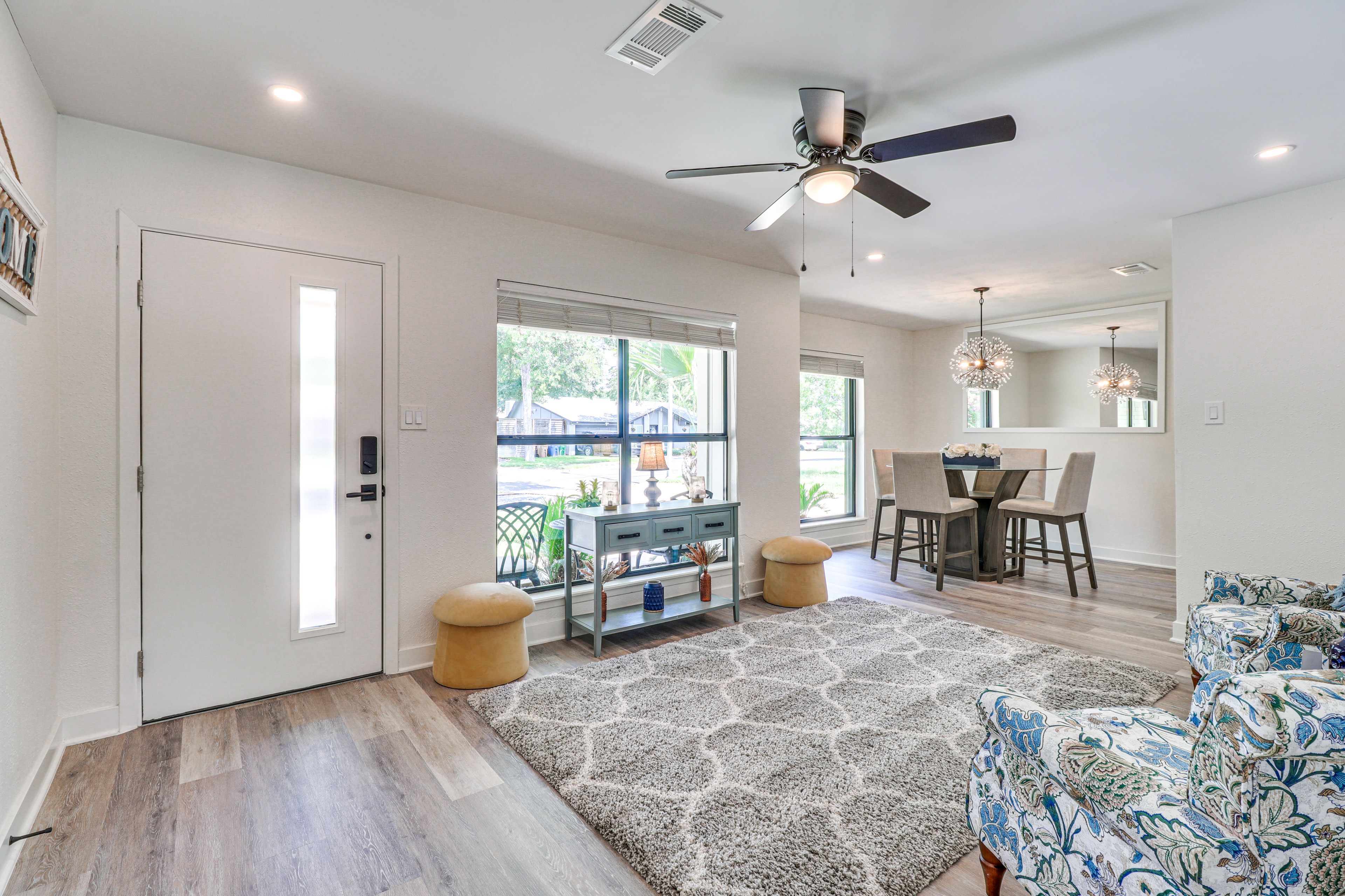 Sitting Room | Dining Area