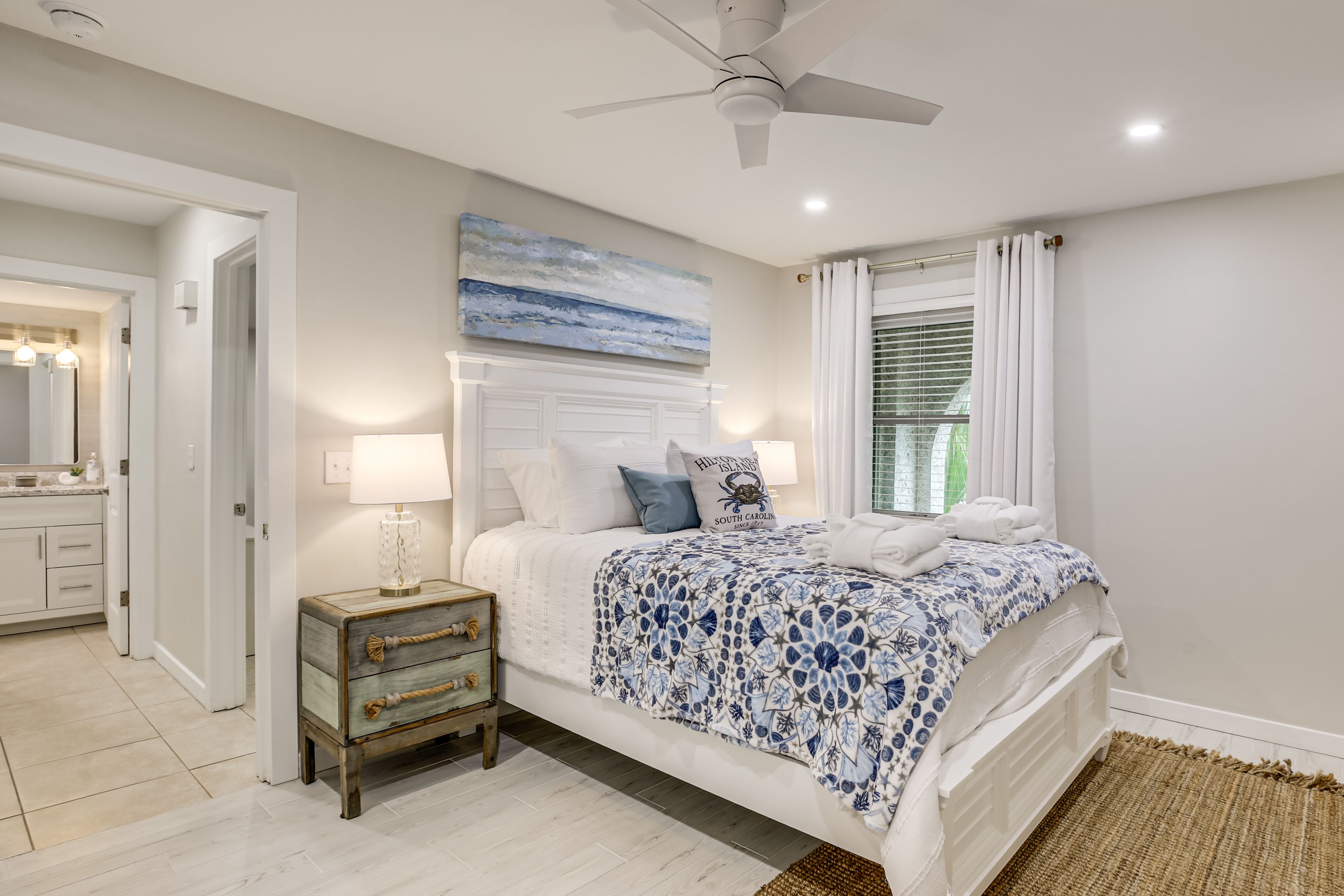 Bedroom | Queen Bed