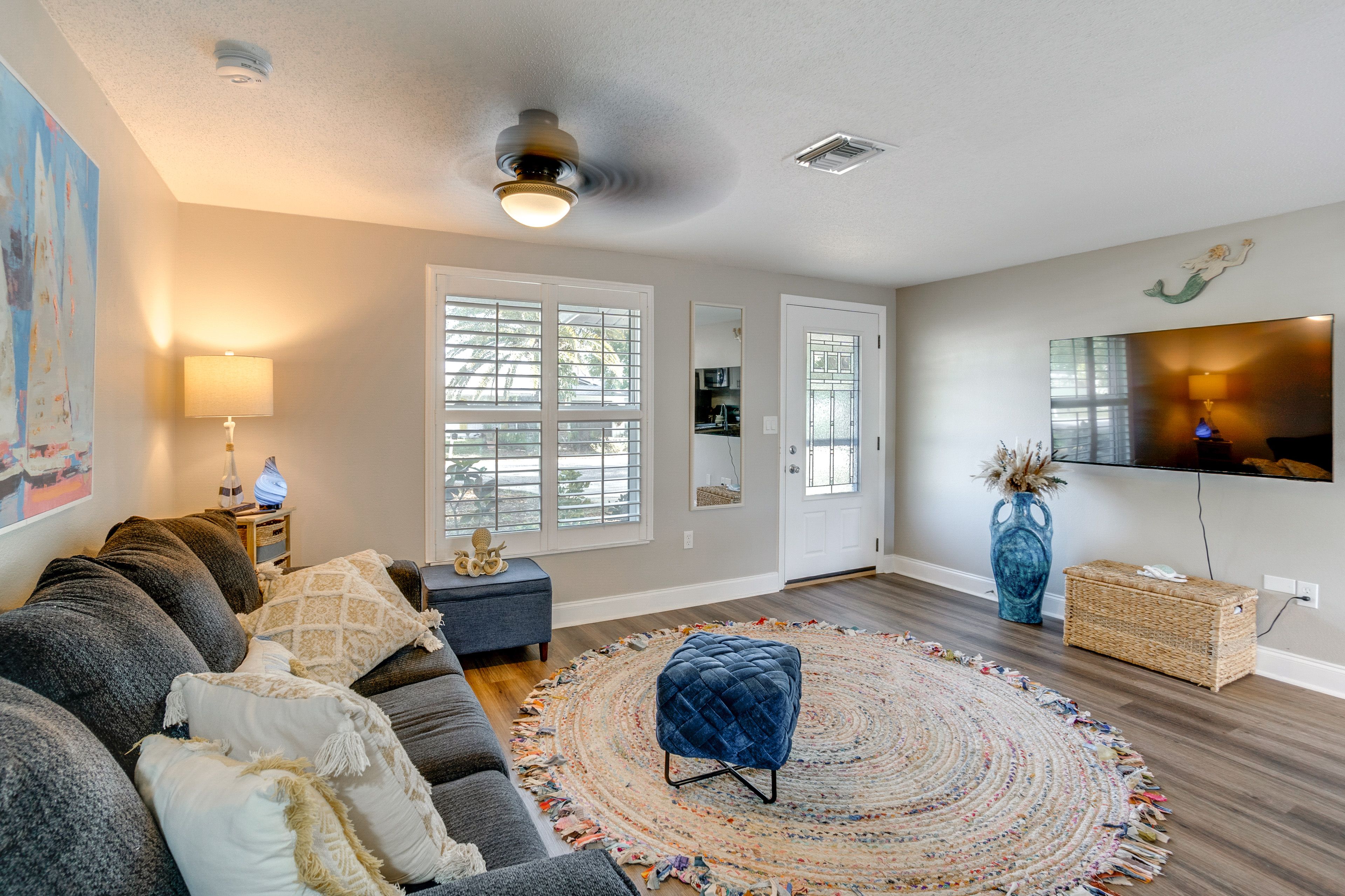 Living Room | Free WiFi