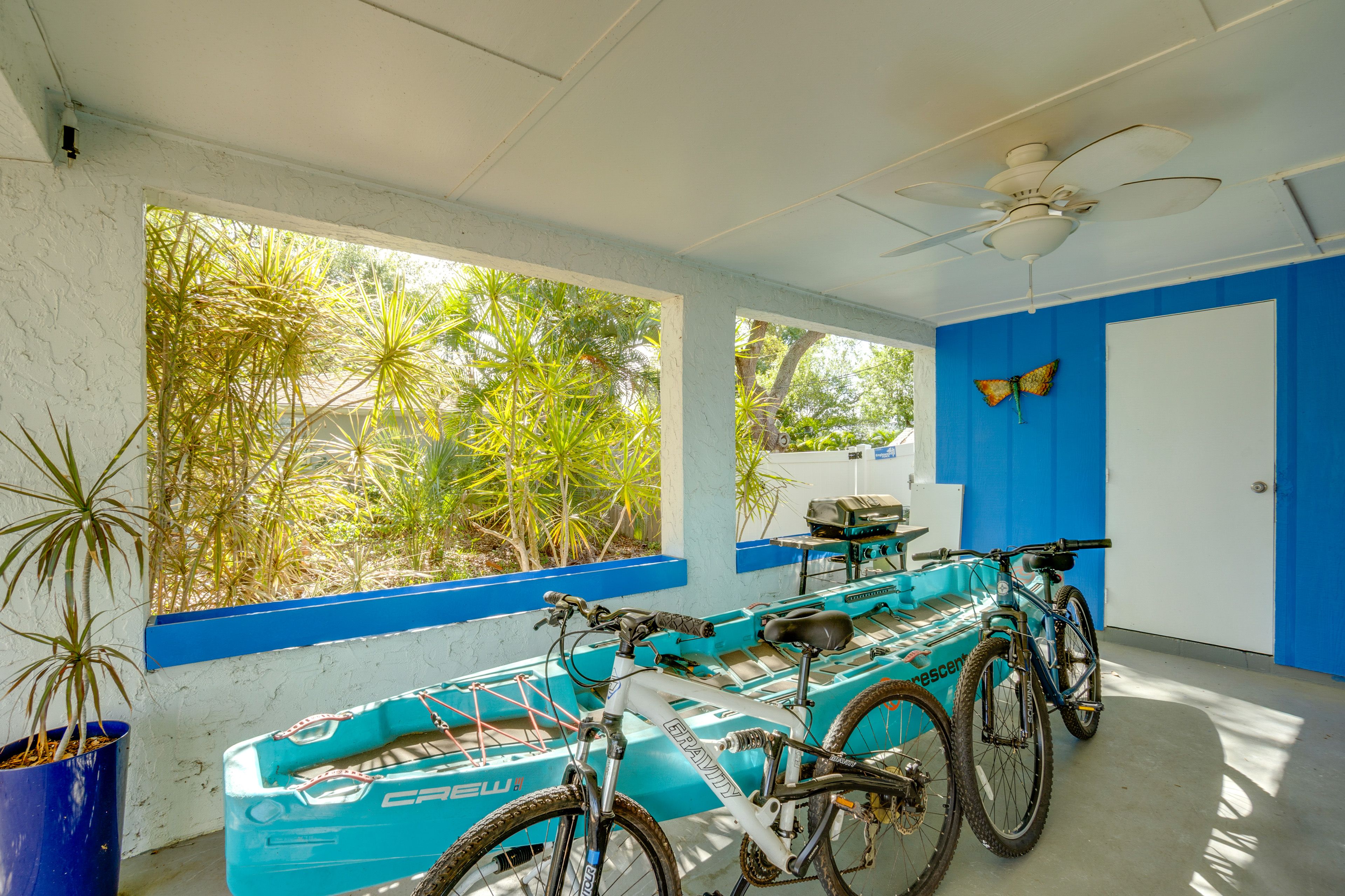 Carport | Kayaks | Grill | Bikes
