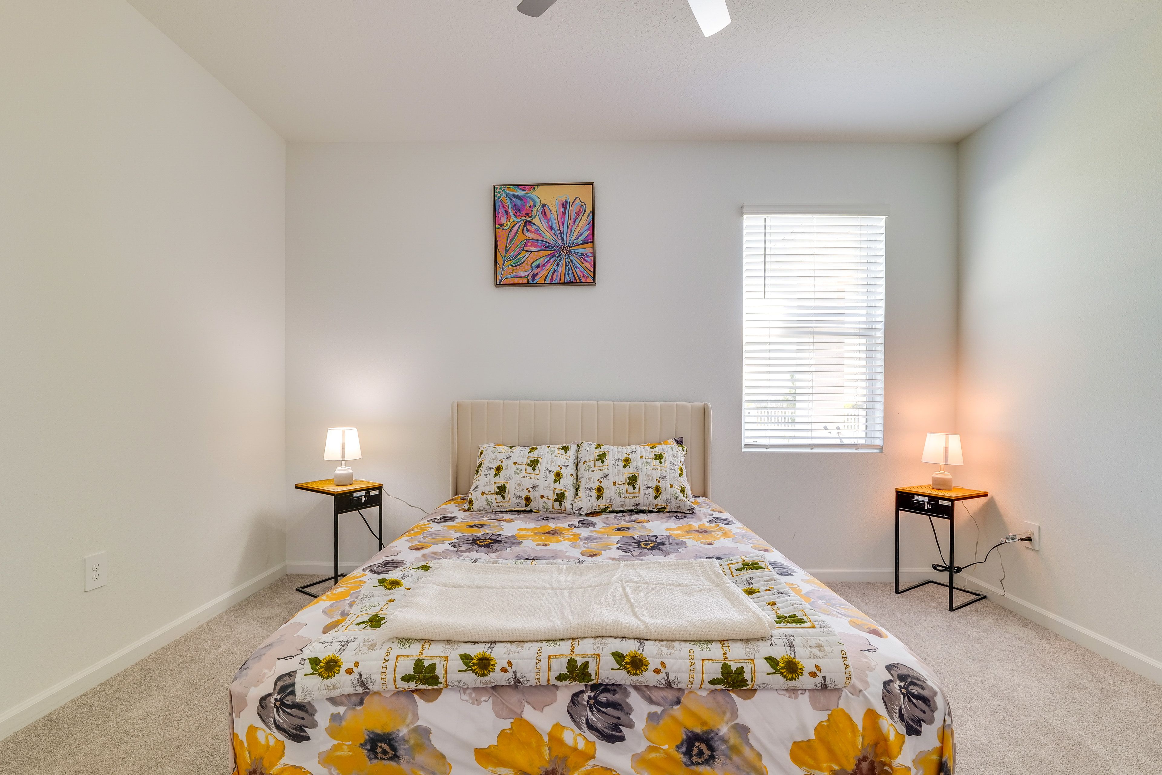 Bedroom | Queen Bed