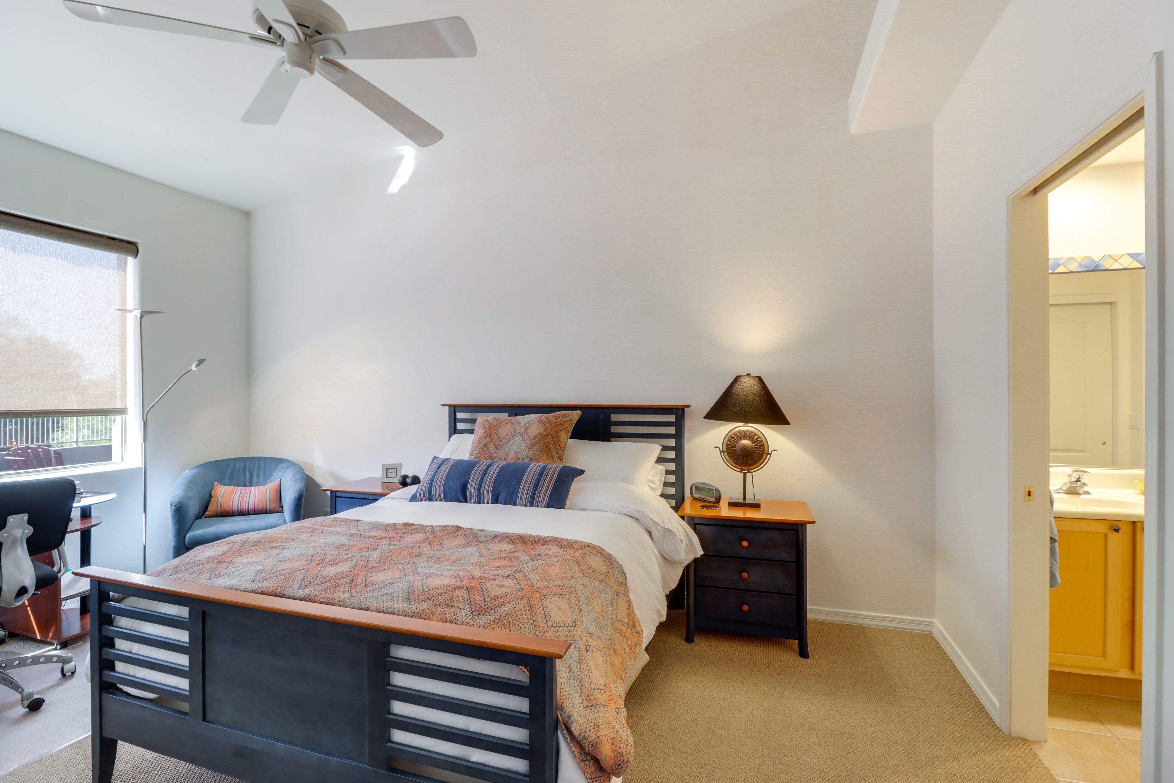 Bedroom 1 | Queen Bed