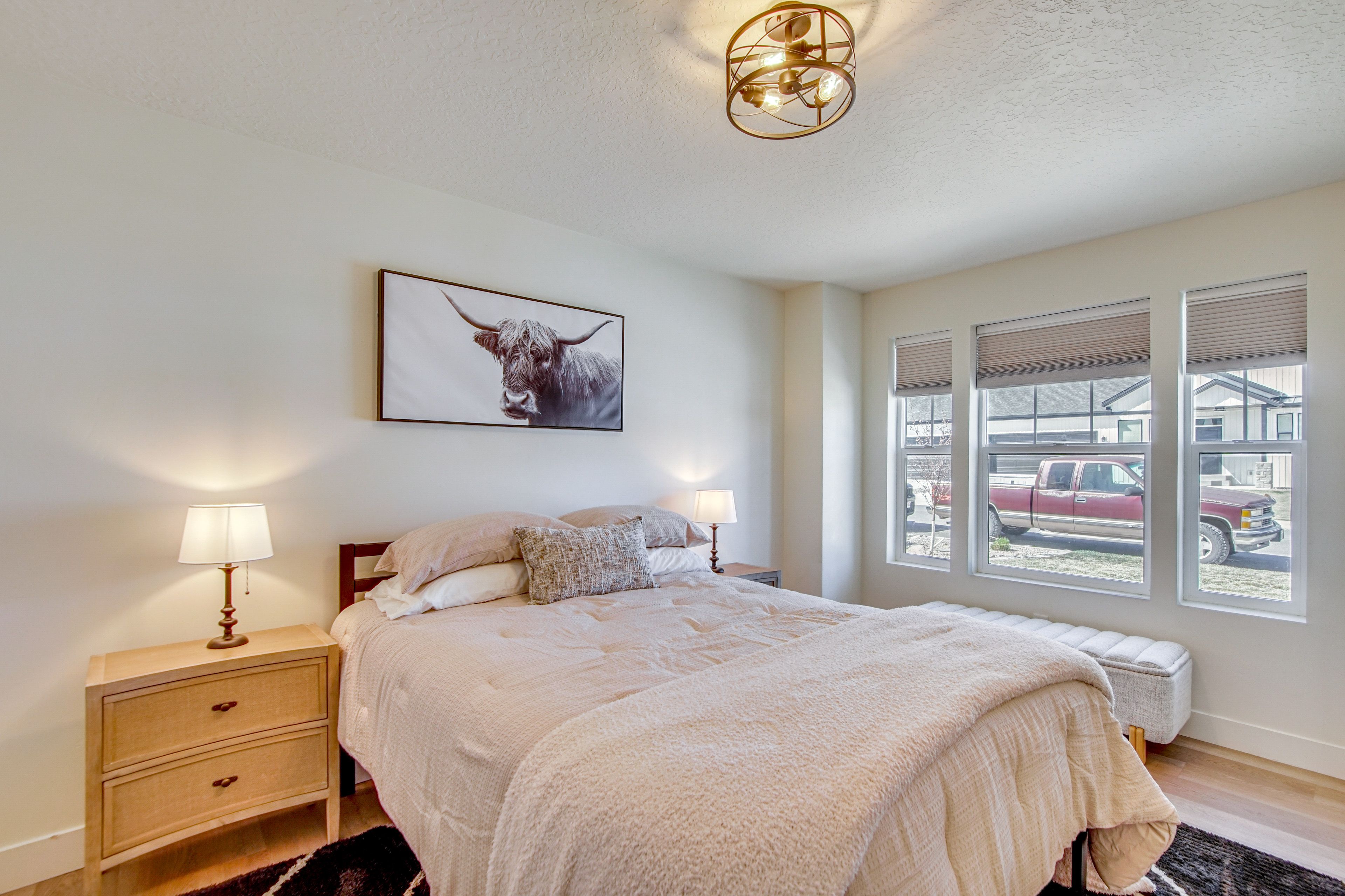 Bedroom 1 | Queen Bed | 1st Floor