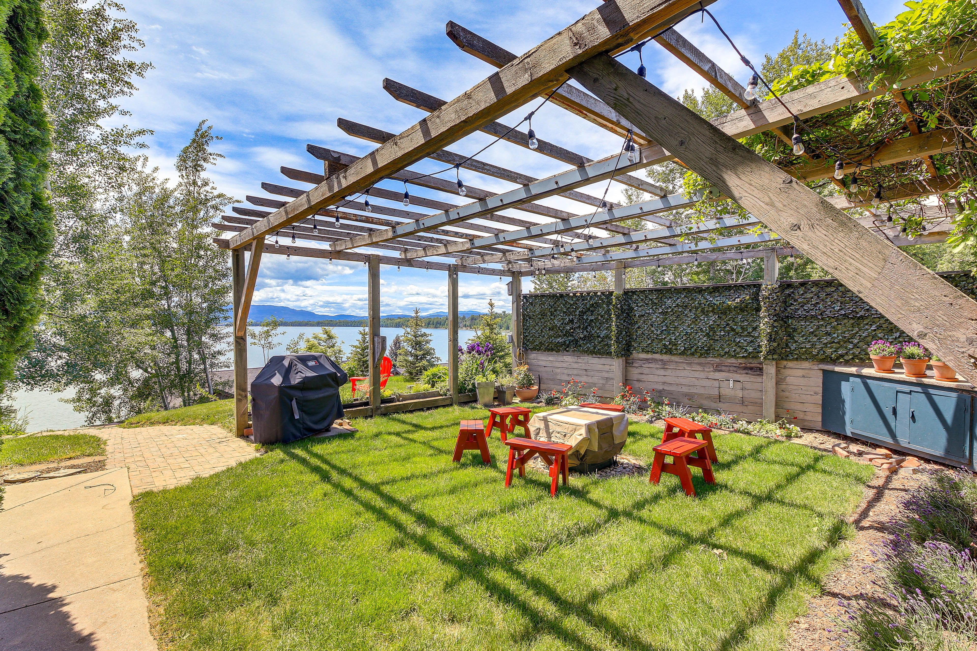 Pergola | Fire Pit w/ Seating | Picnic Tables