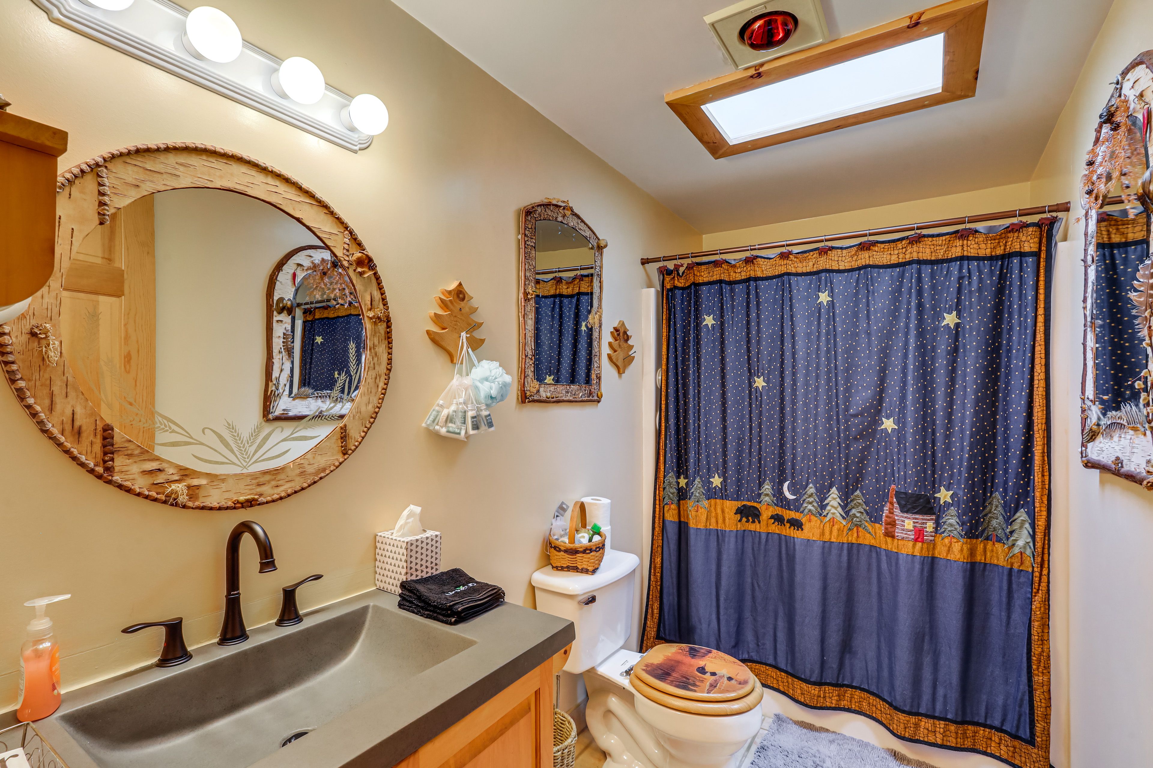 Full Bathroom | 2nd Floor