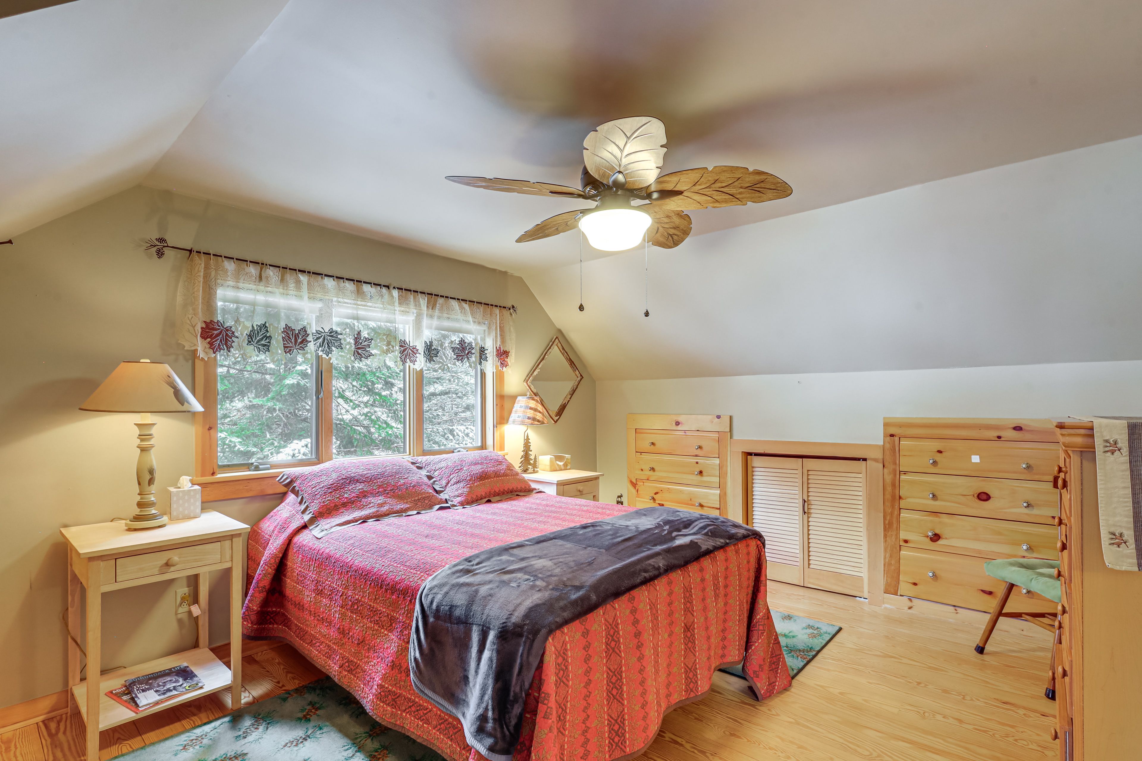 Bedroom 1 | Queen Bed | 2nd Floor