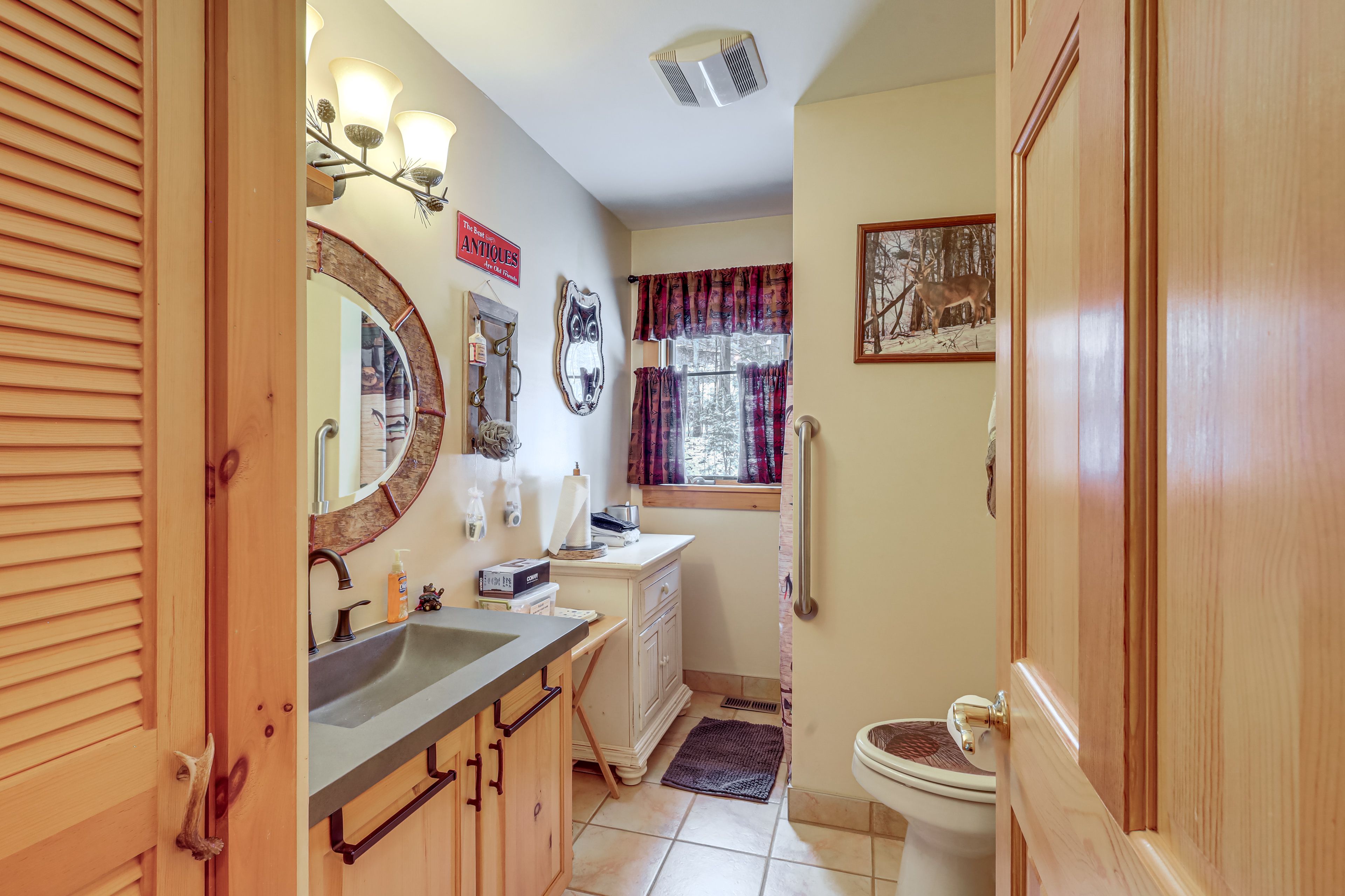 Full Bathroom | 1st Floor