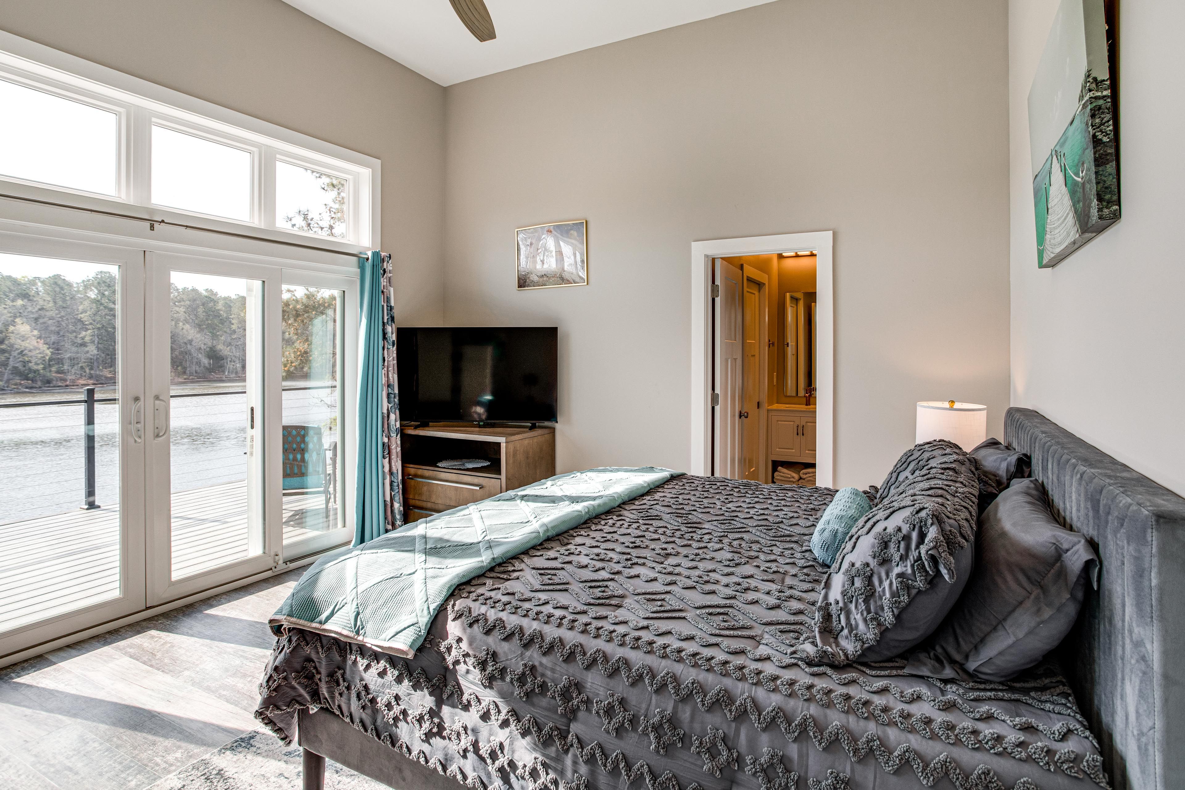 Bedroom 1 | King Bed | Main Level