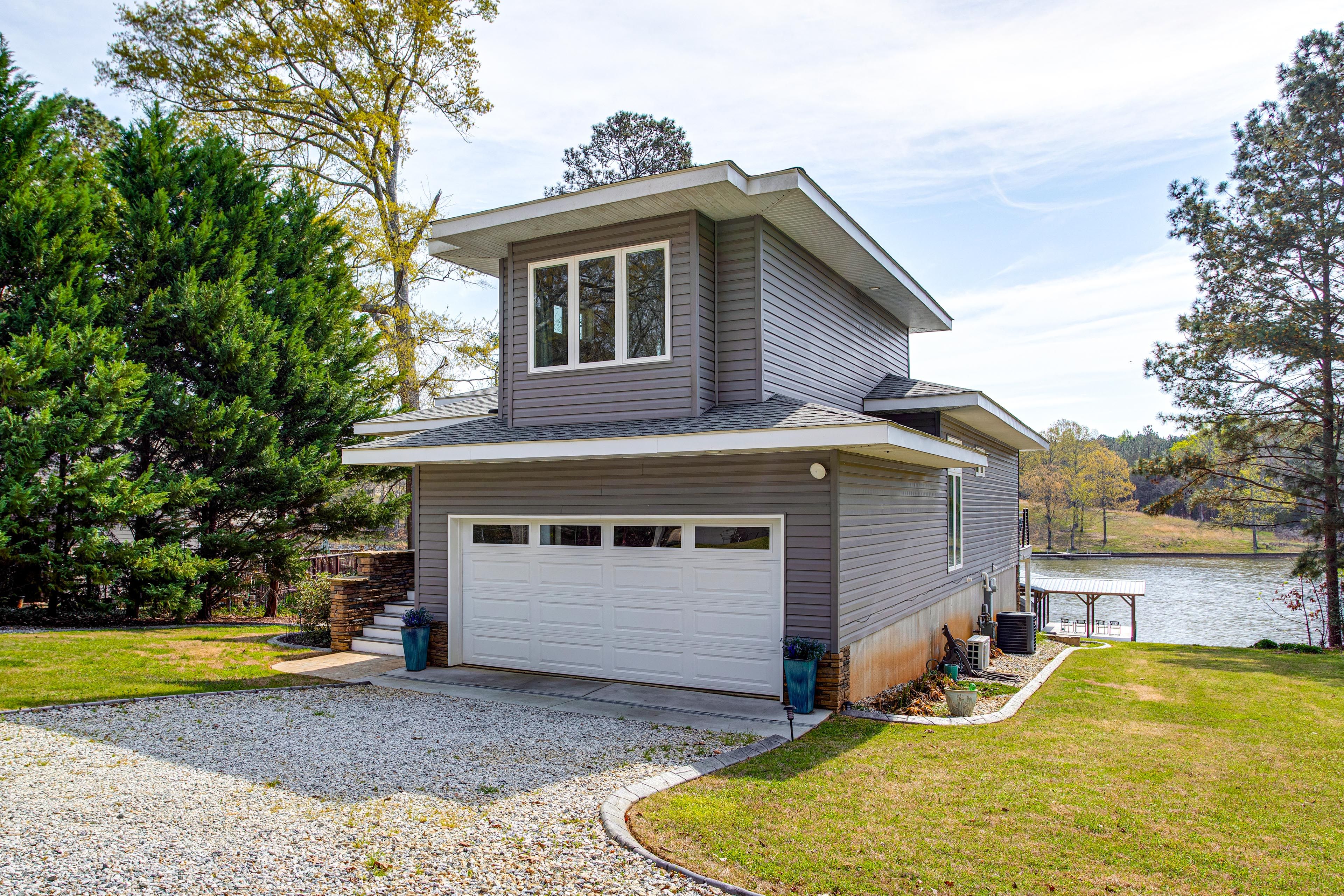 Parking | Driveway (6 Vehicles)