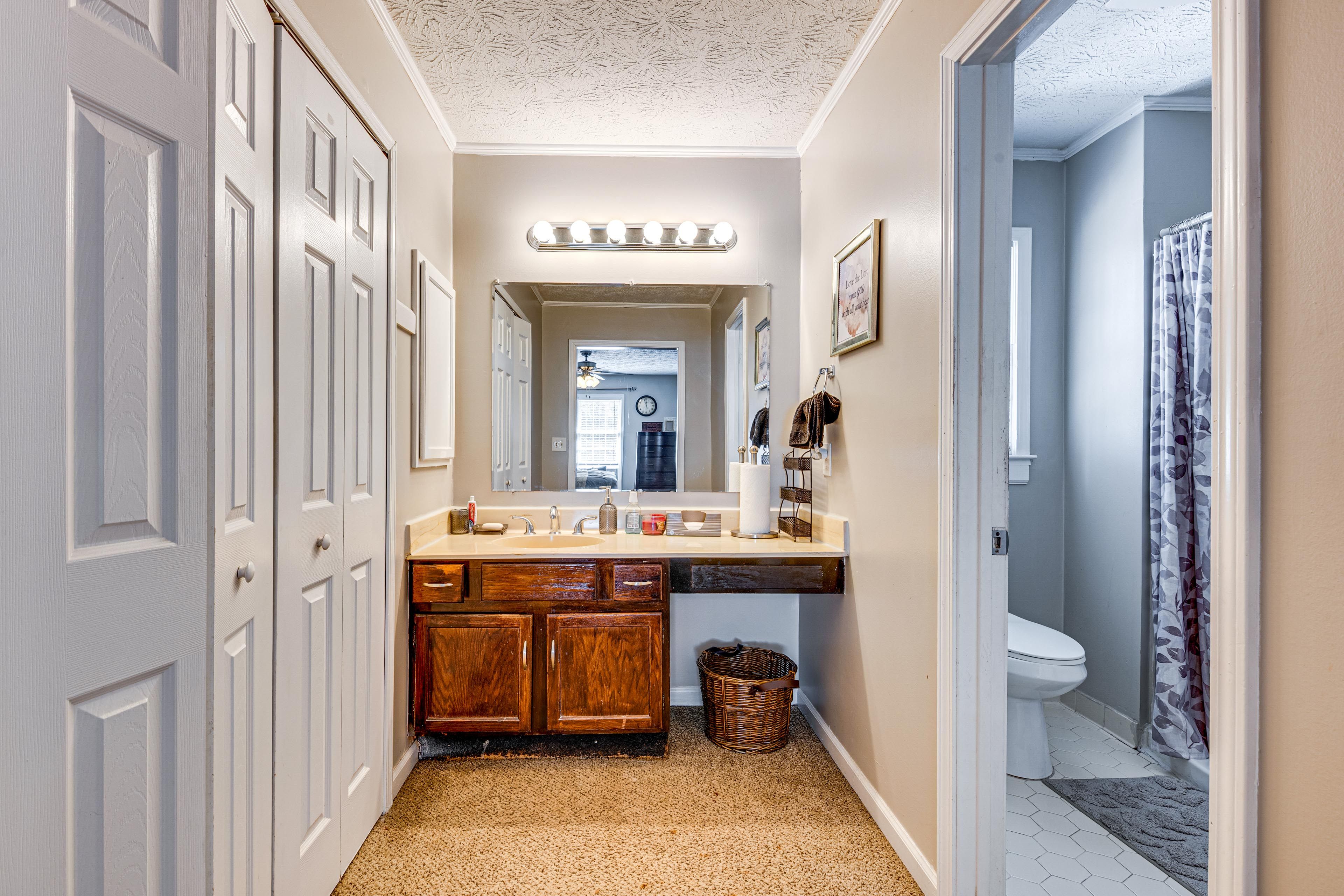 Full Bathroom | 2nd Floor