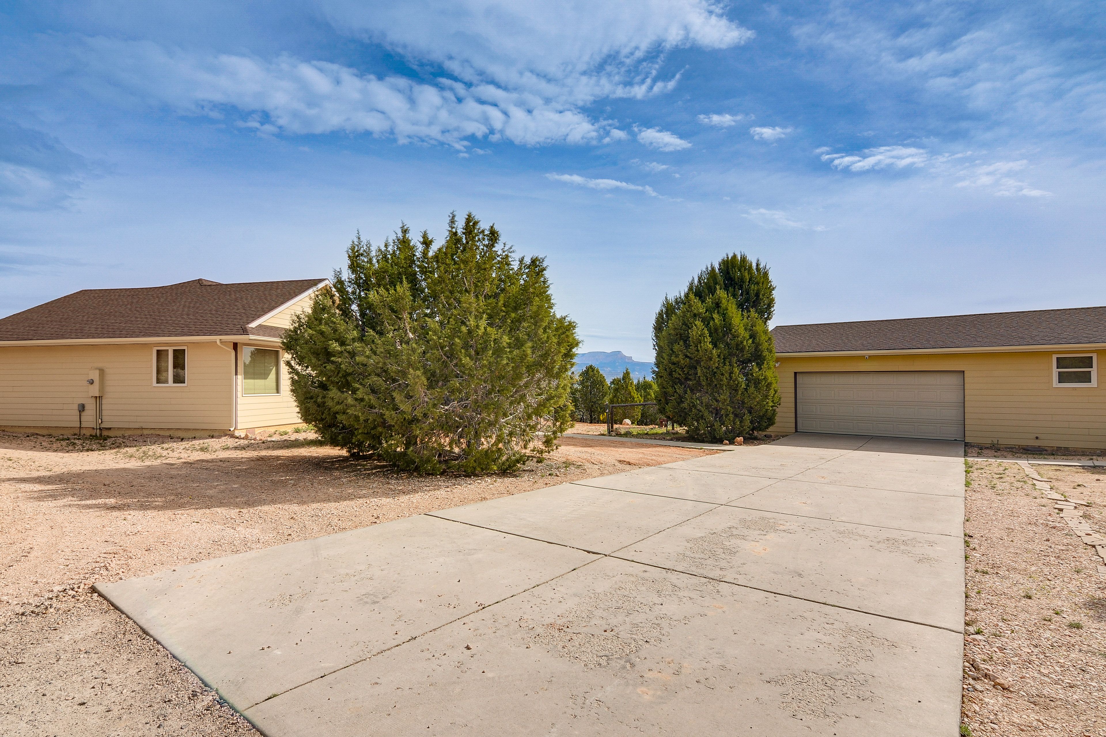 Parking | Driveway (4 Vehicles)